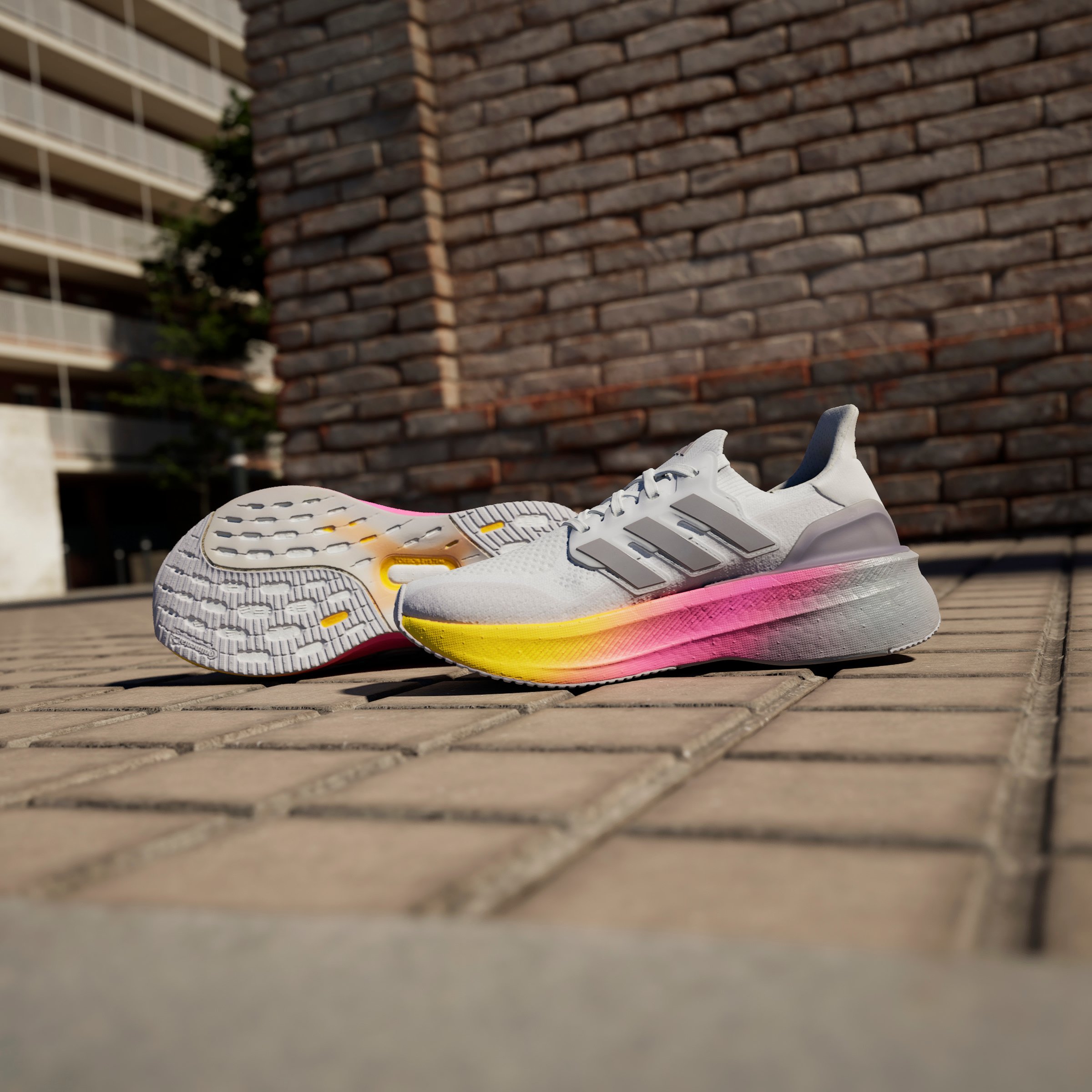 ULTRABOOST 5 W