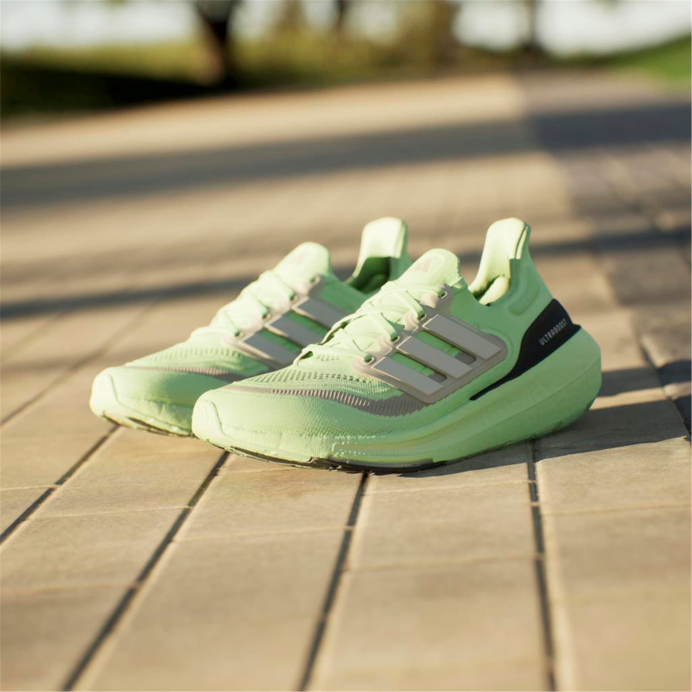 ULTRABOOST LIGHT
