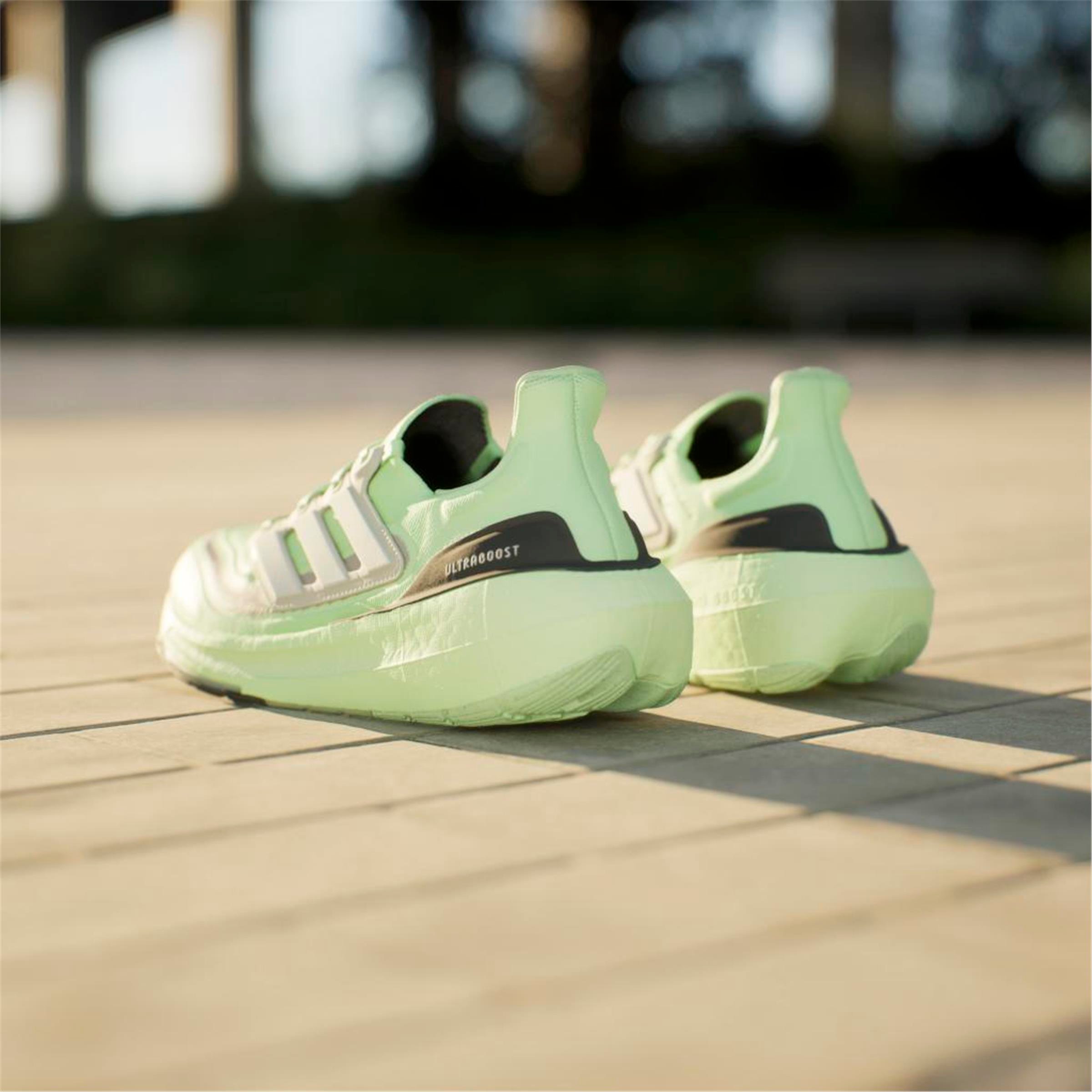 ULTRABOOST LIGHT