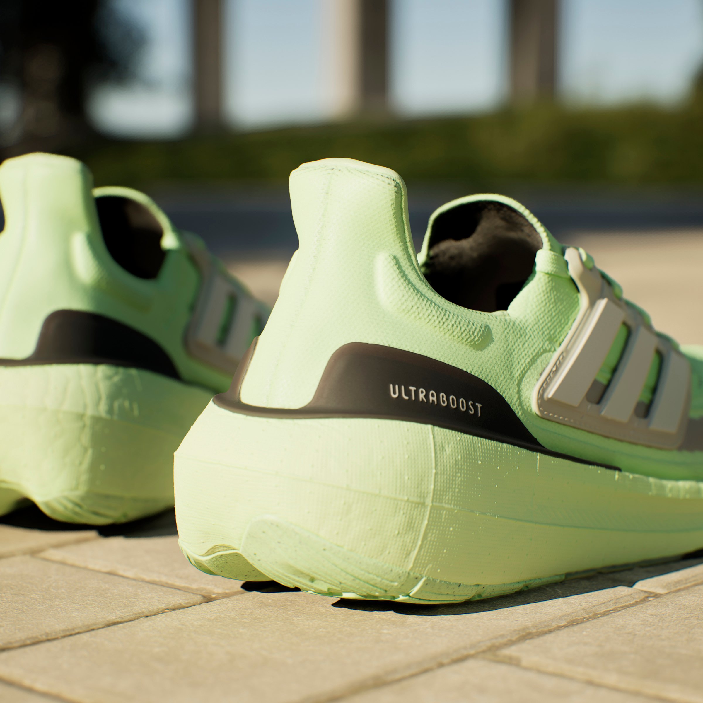ULTRABOOST LIGHT
