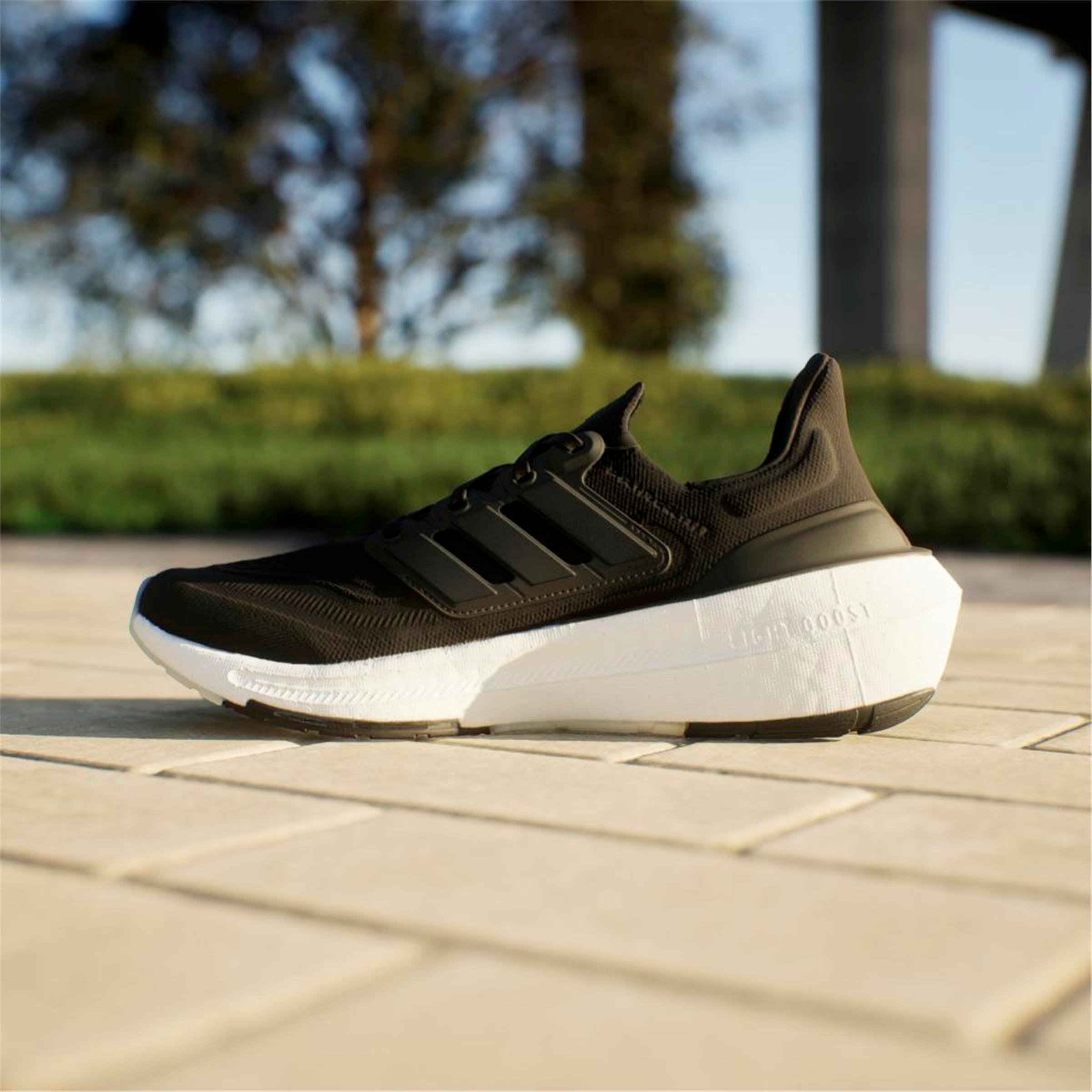 ULTRABOOST LIGHT