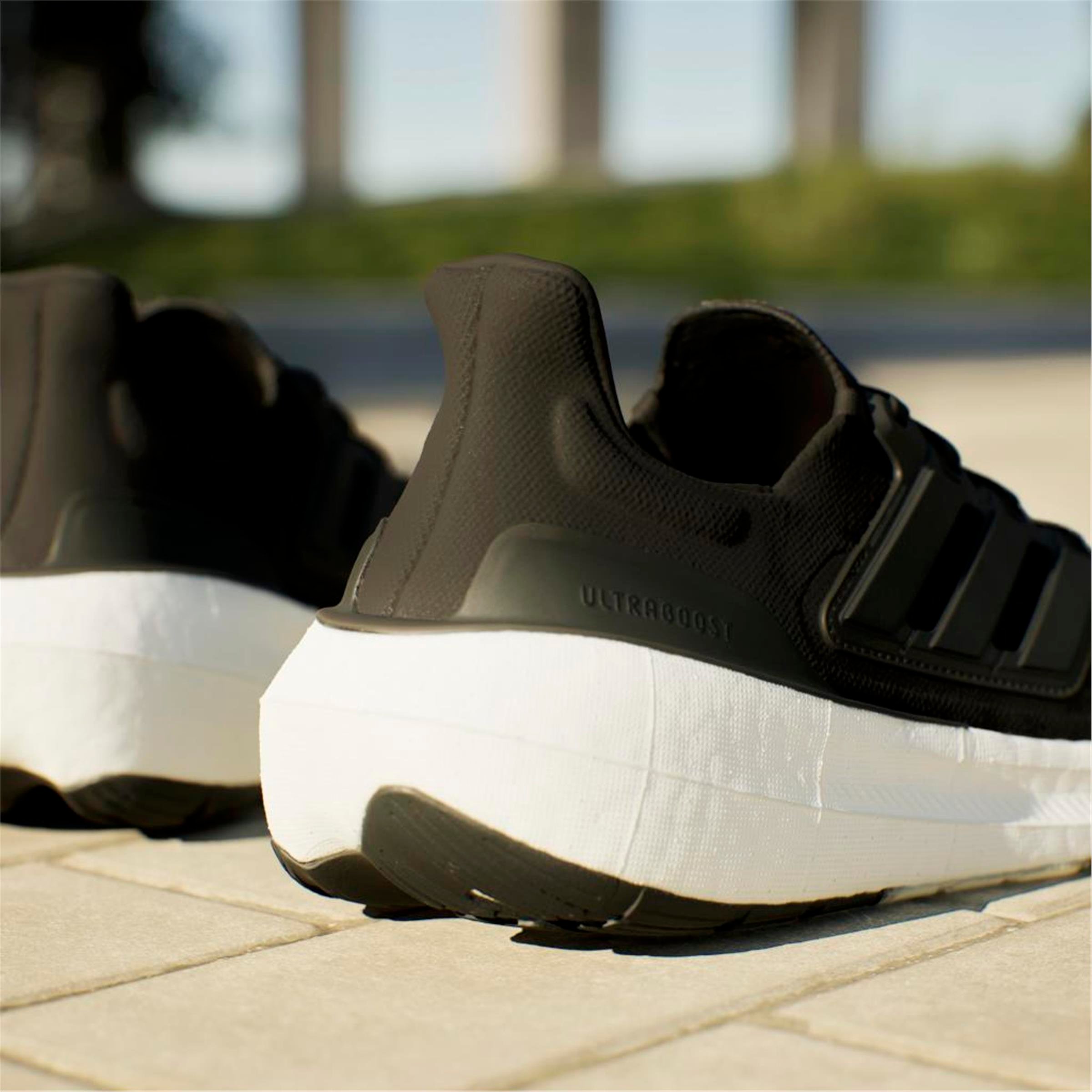 ULTRABOOST LIGHT