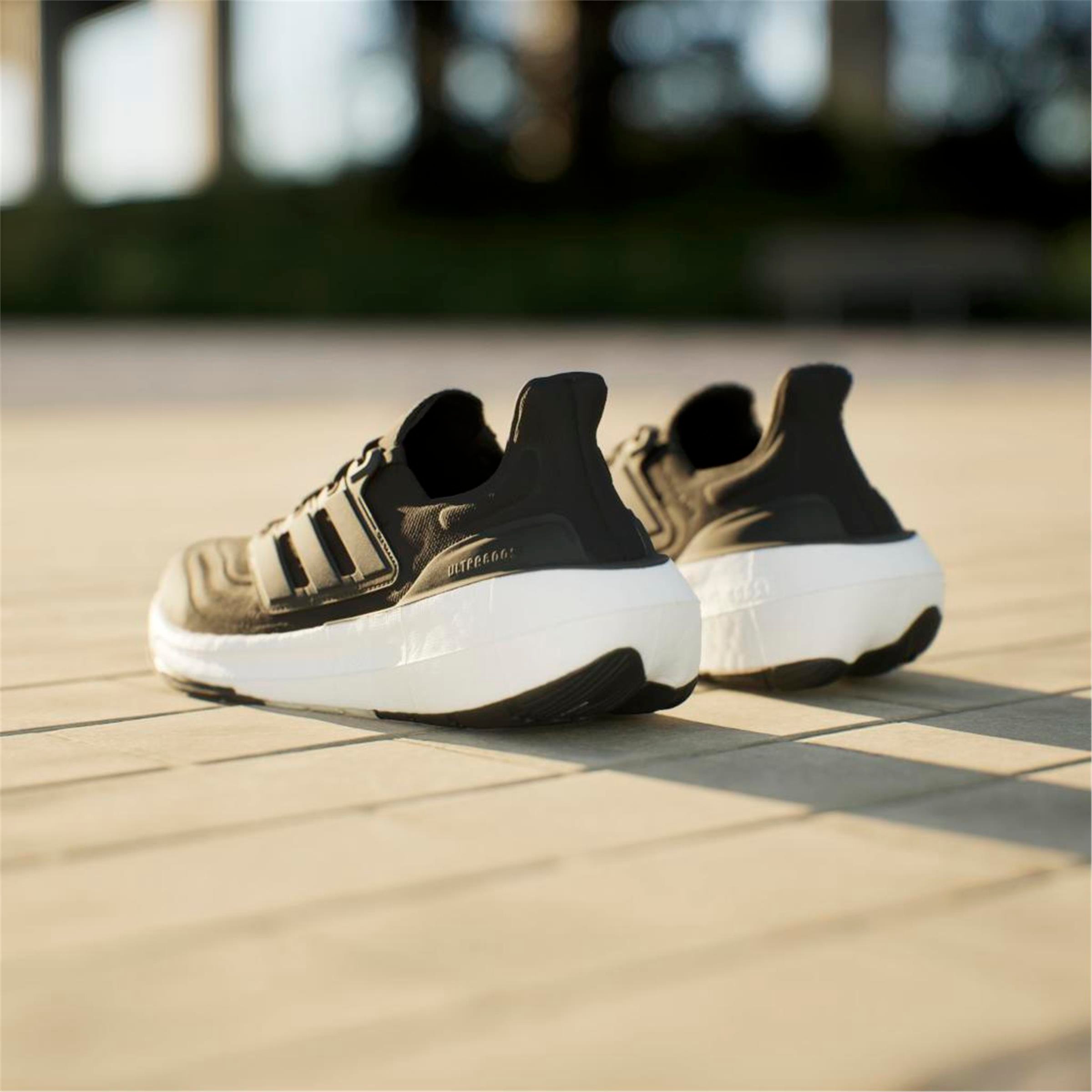ULTRABOOST LIGHT