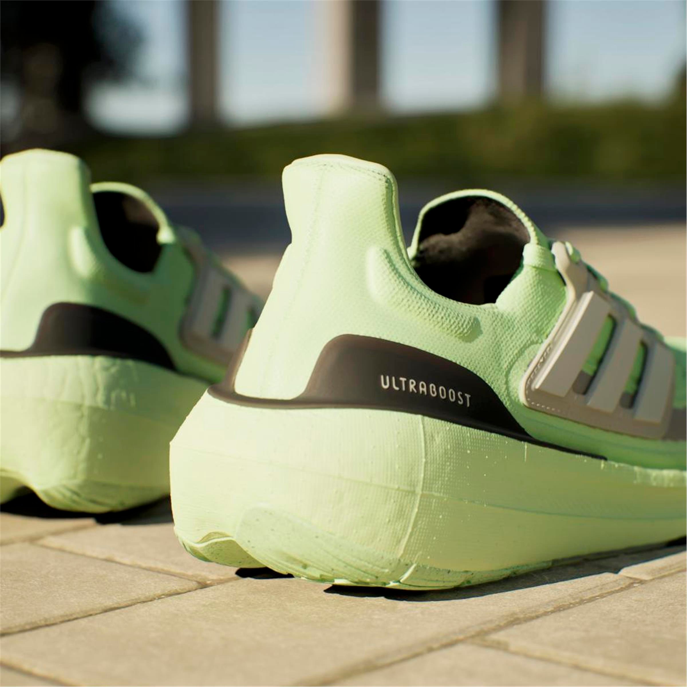 ULTRABOOST LIGHT
