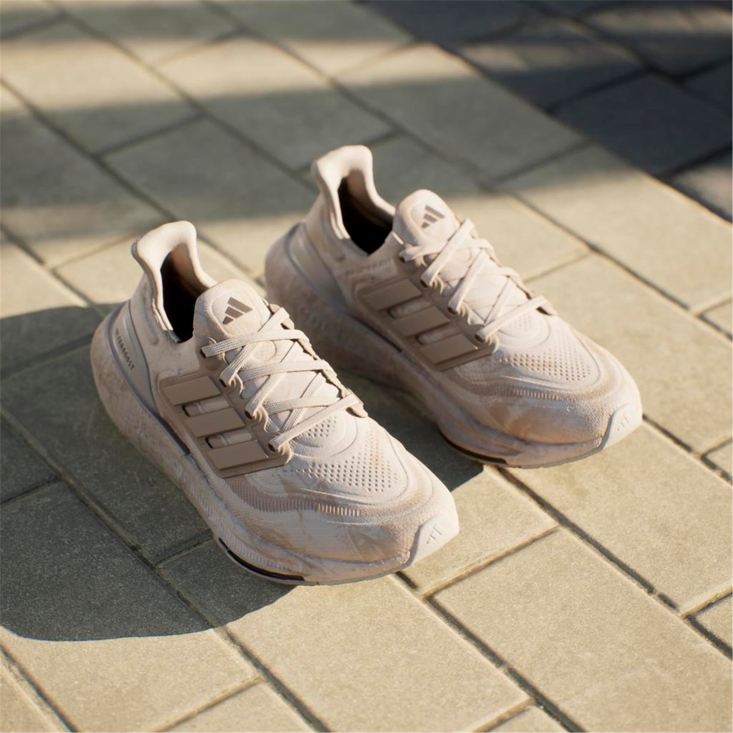 ULTRABOOST LIGHT W
