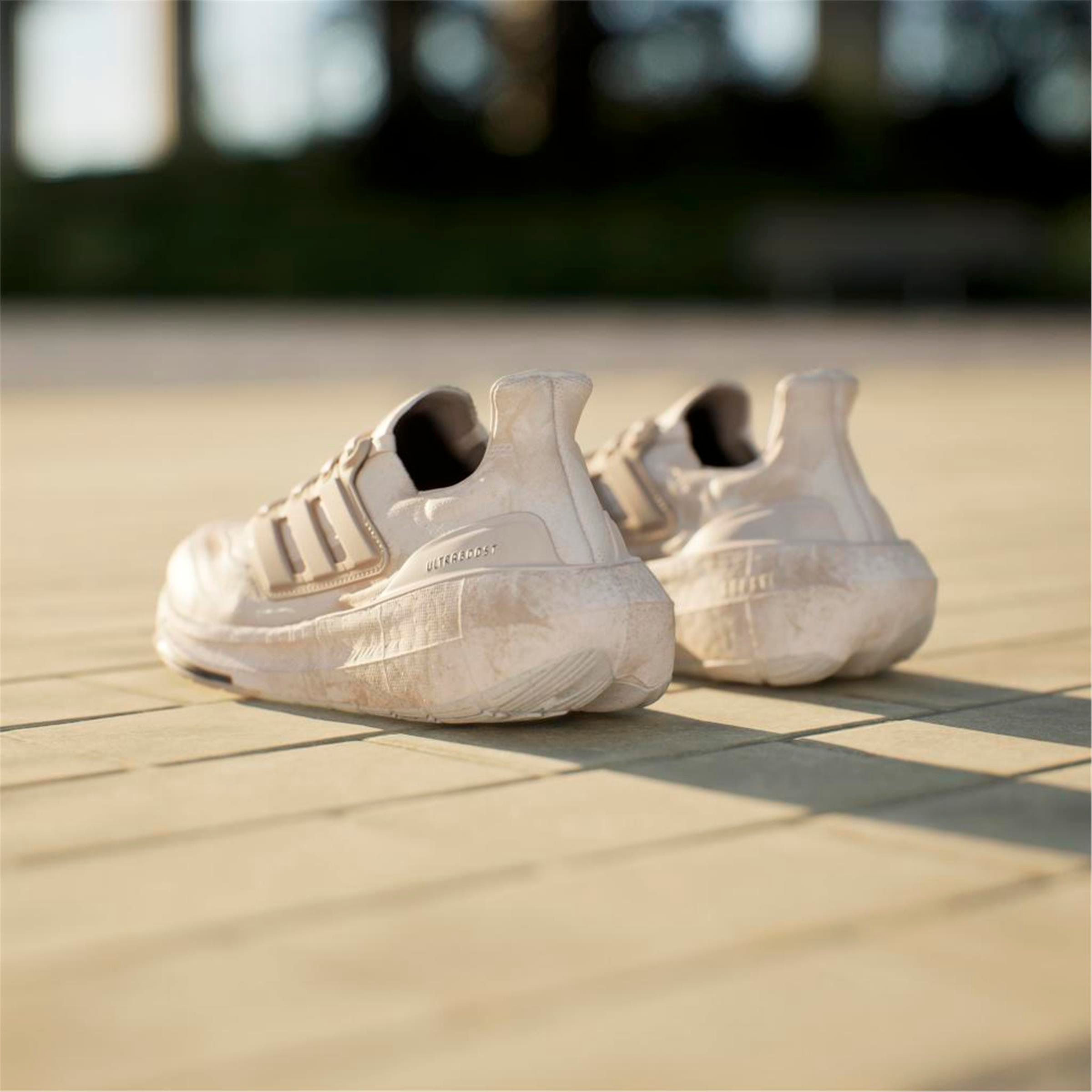 ULTRABOOST LIGHT W
