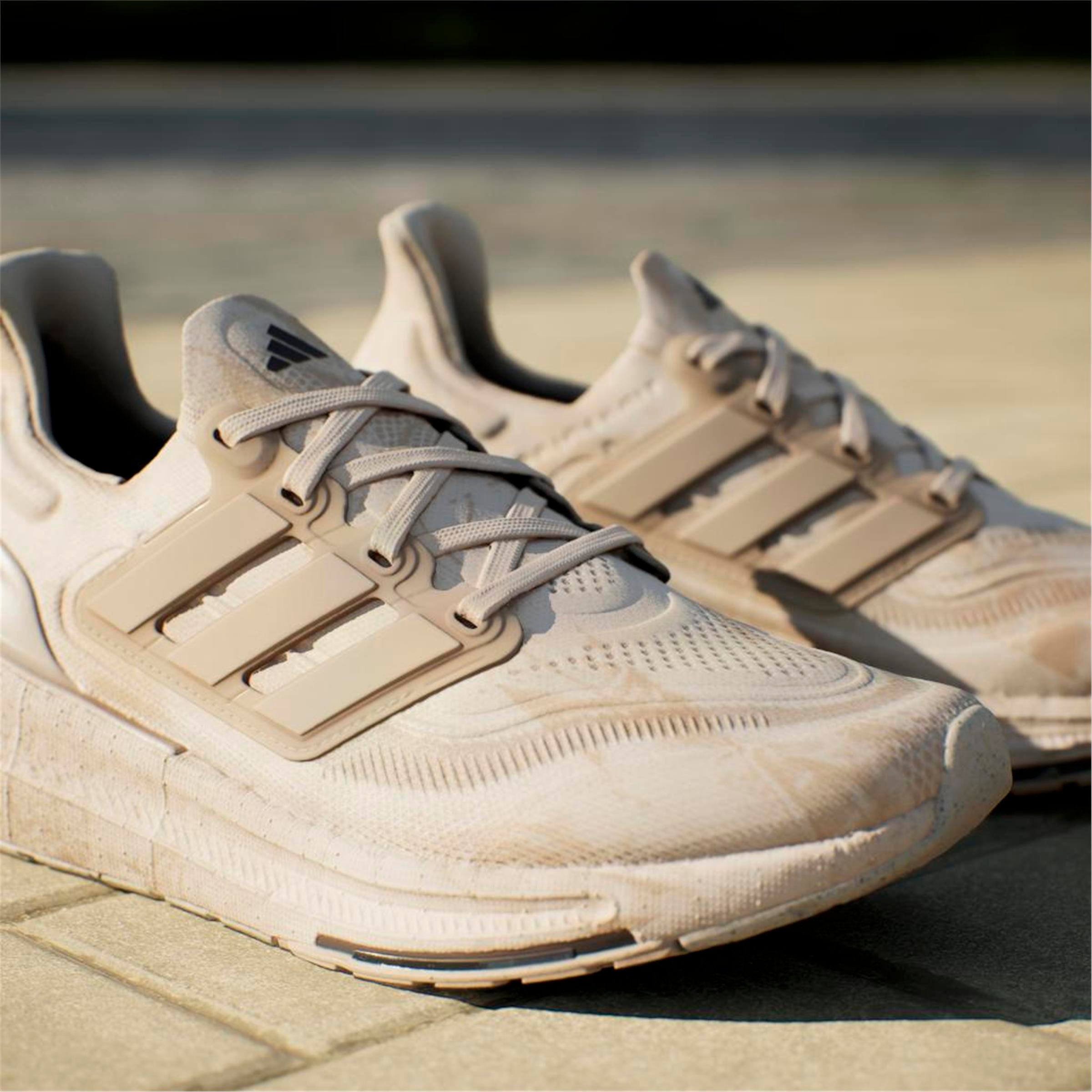 ULTRABOOST LIGHT W