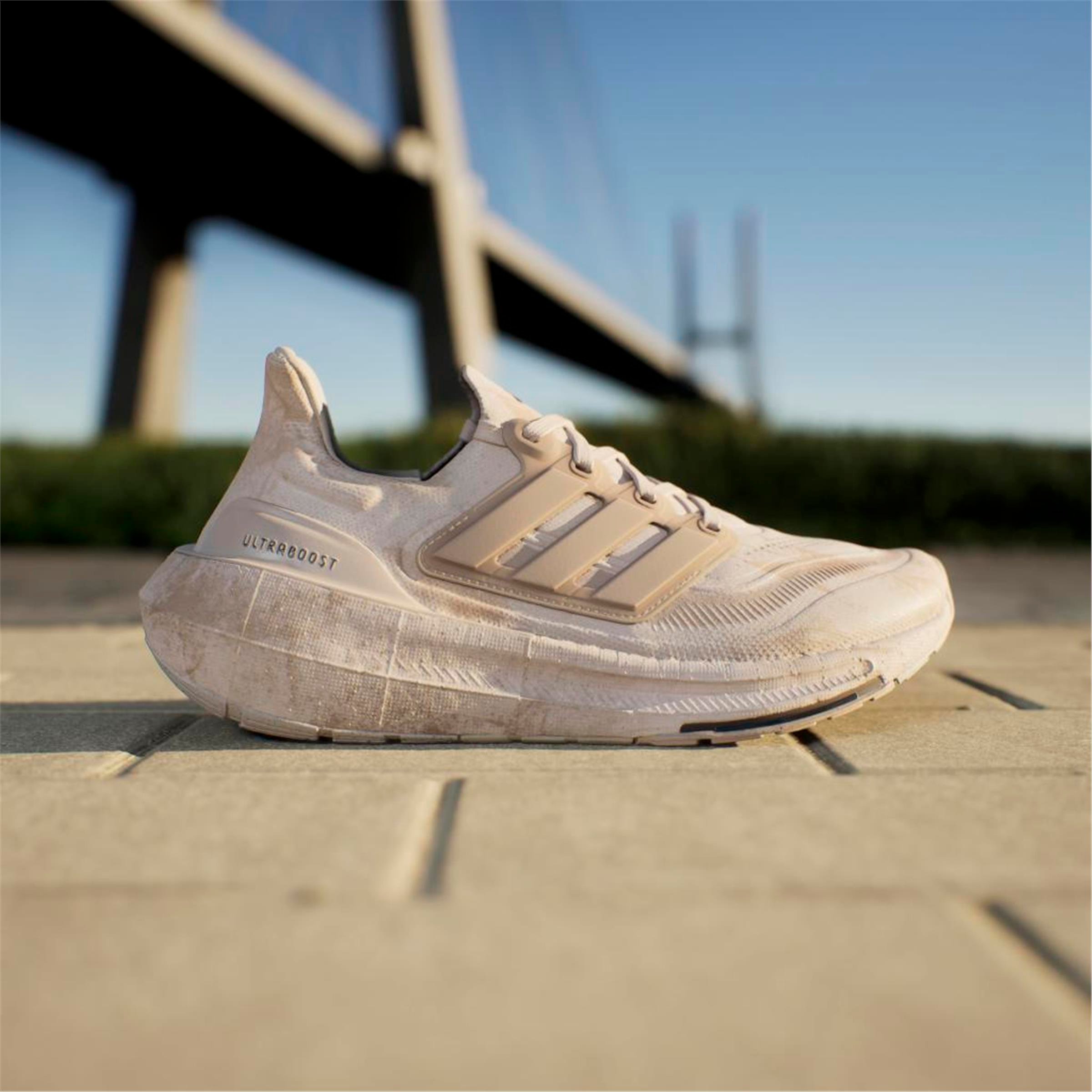 ULTRABOOST LIGHT W