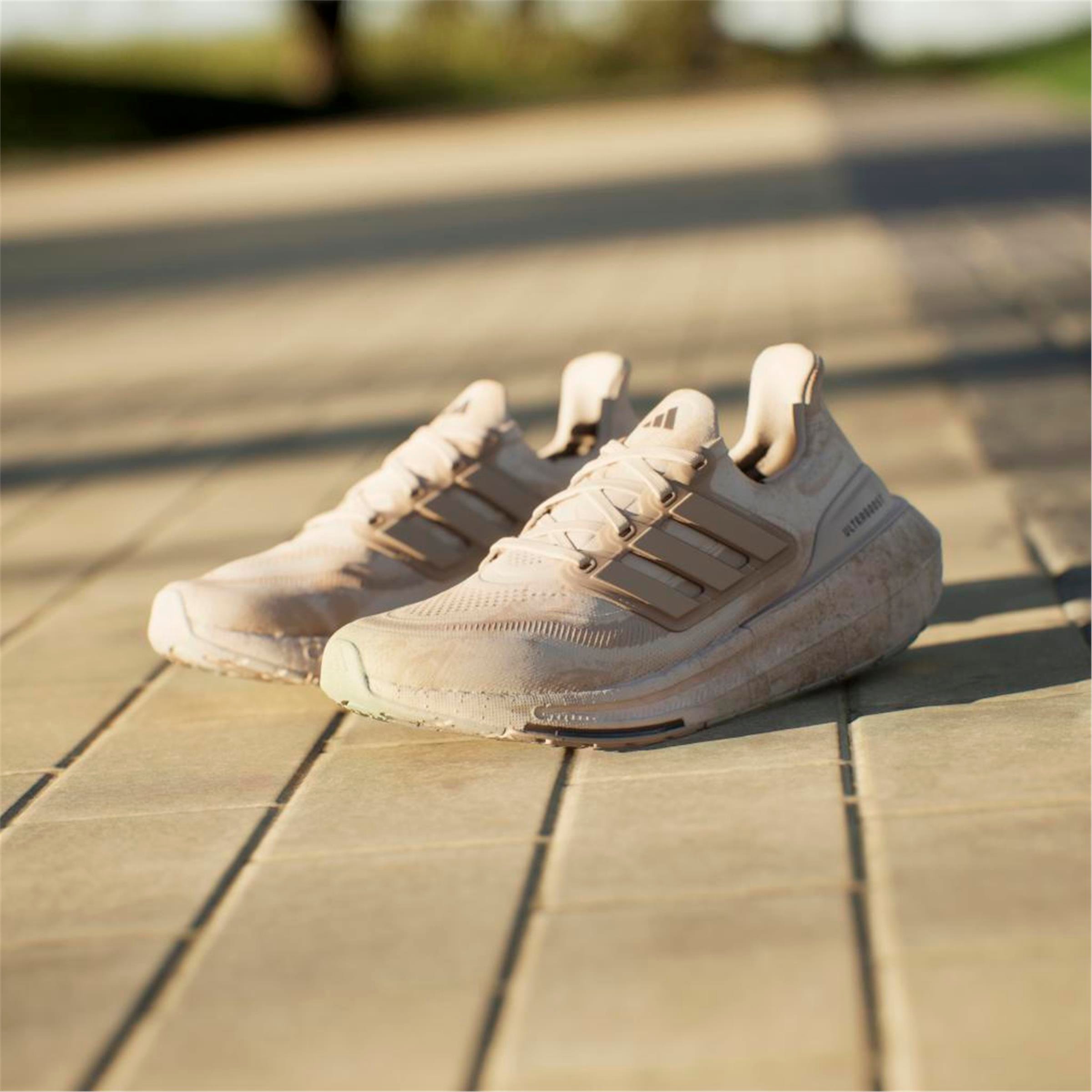 ULTRABOOST LIGHT W