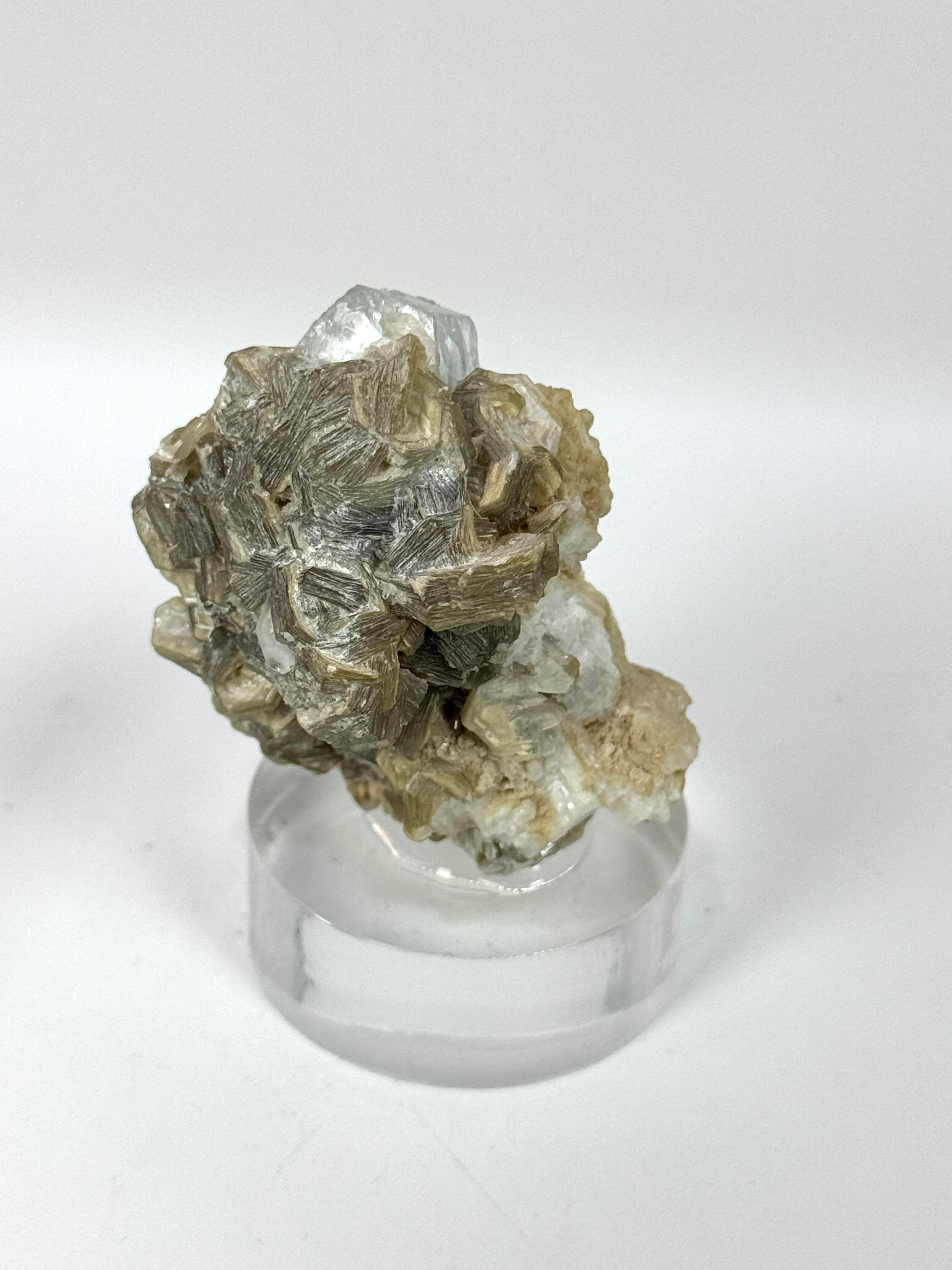 MUSKOVİT & AQUAMARINE 64,6 GR.