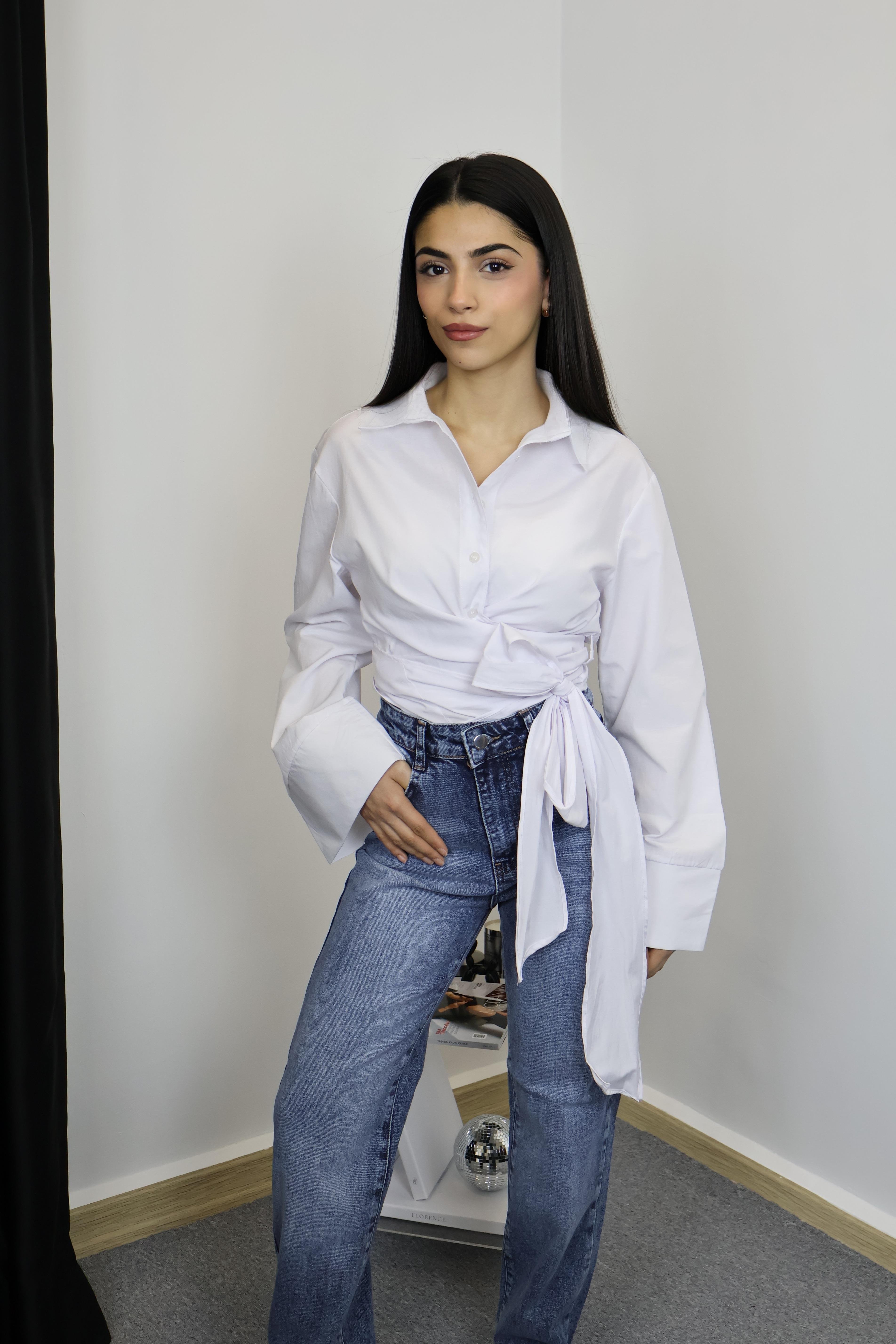 Beyaz Bağlamalı Gömlek