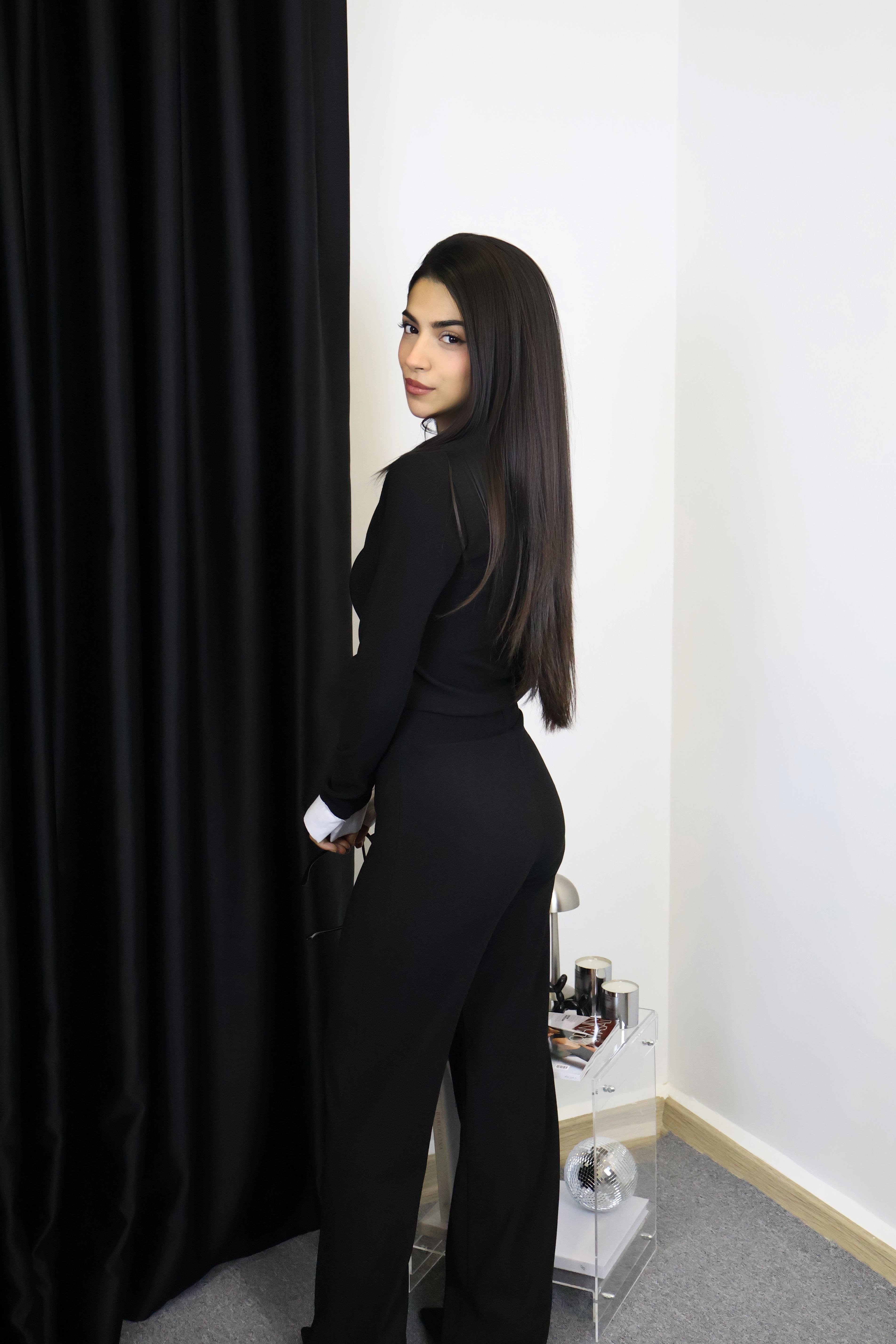 Siyah Gömlek Yaka Takım
