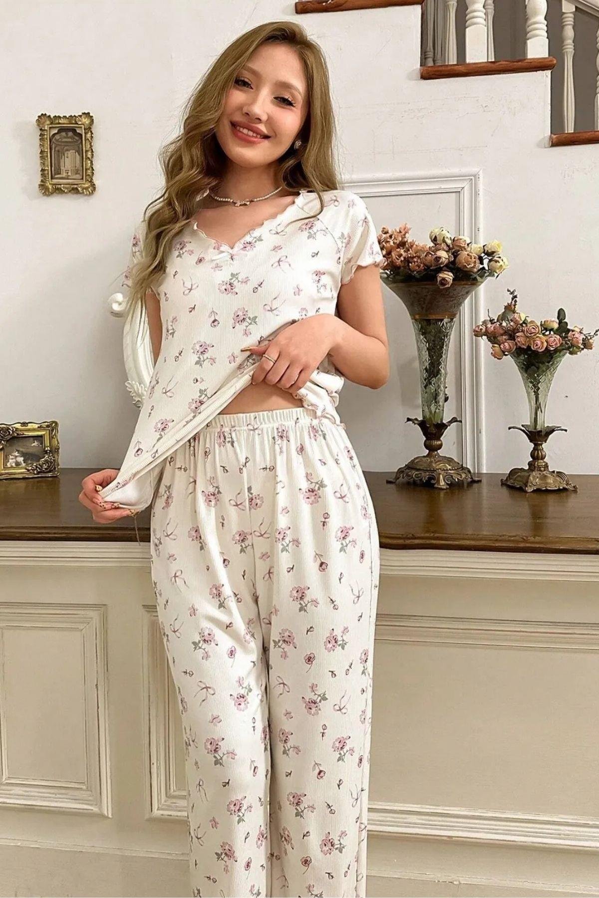Bella Notte Bahar Esintisi  Pamuklu  Çiçek Desenli  Kısa Kolu Pijama Takımı 7139