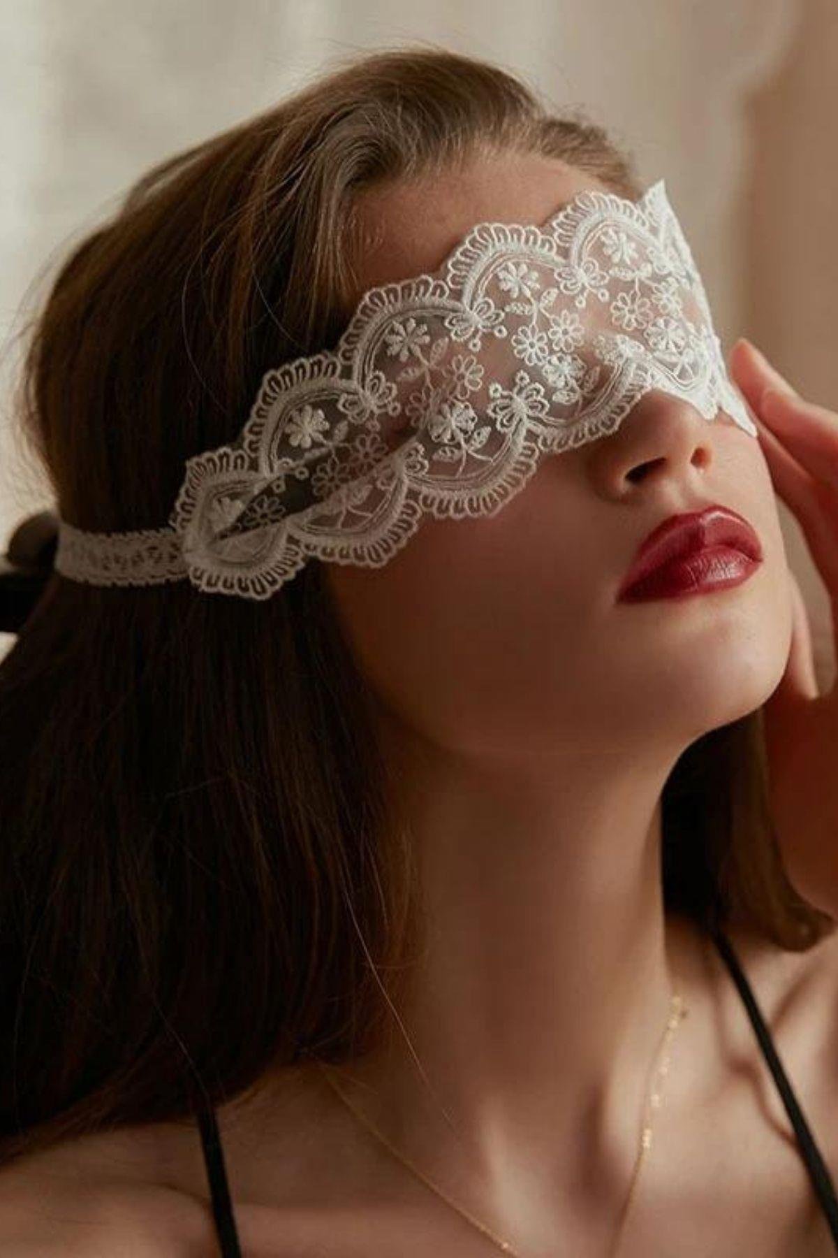 Bella Notte Beyaz Dantelli Göz Bandı 1024