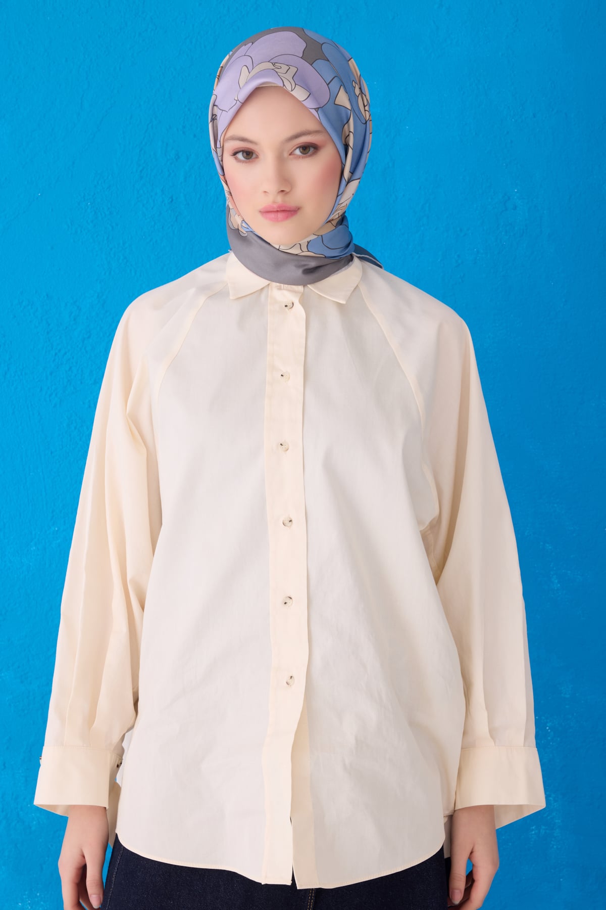 {URUNSEO_TITLE} | BELLI | BELLİ İPEK EŞARP | BELLİ ÇIÇEK DESENI İPEK EŞARP 4127D TWILL - 88