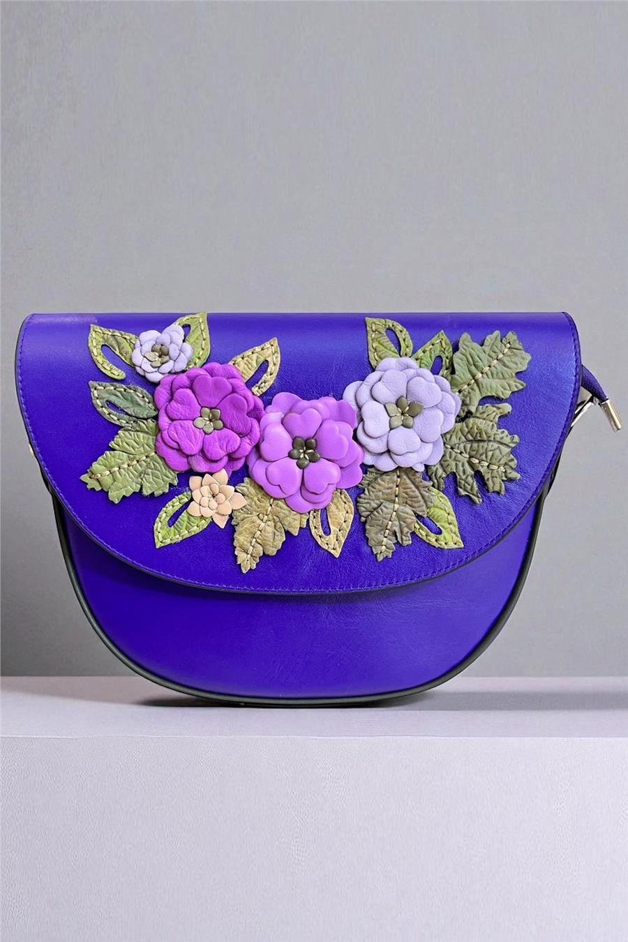  Mor Hakiki Deri Çiçek Motifli El Yapımı Çapraz  Çanta
