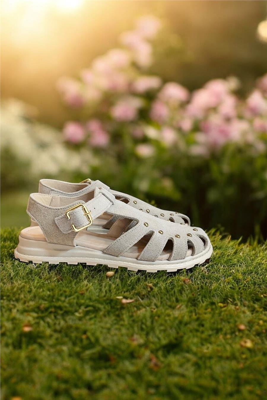 Bej Hakiki Deri Süet Burnu Kapalı Arkası Açık Troklu Sandalet