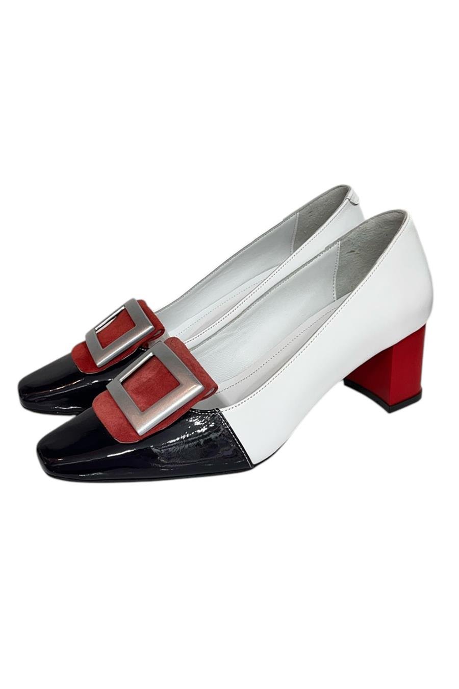 Beyaz Hakiki Deri Önden Toka Detaylı Topuklu Ayakkabı