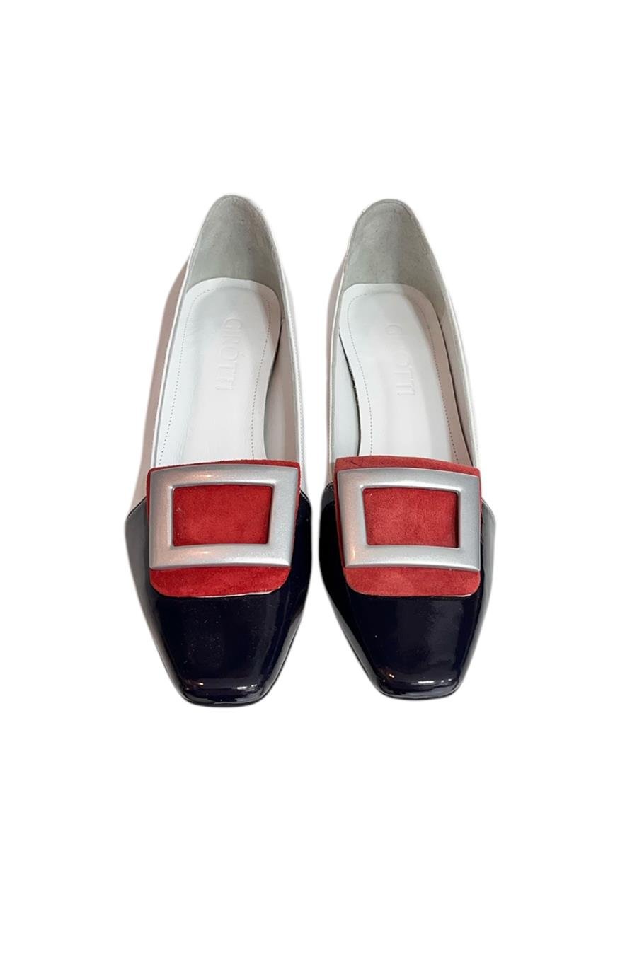 Beyaz Hakiki Deri Önden Toka Detaylı Topuklu Ayakkabı