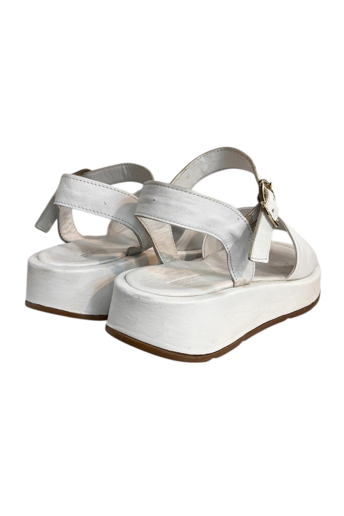 Beyaz Hakiki Deri Yumuşak Taban Günlük Sandalet