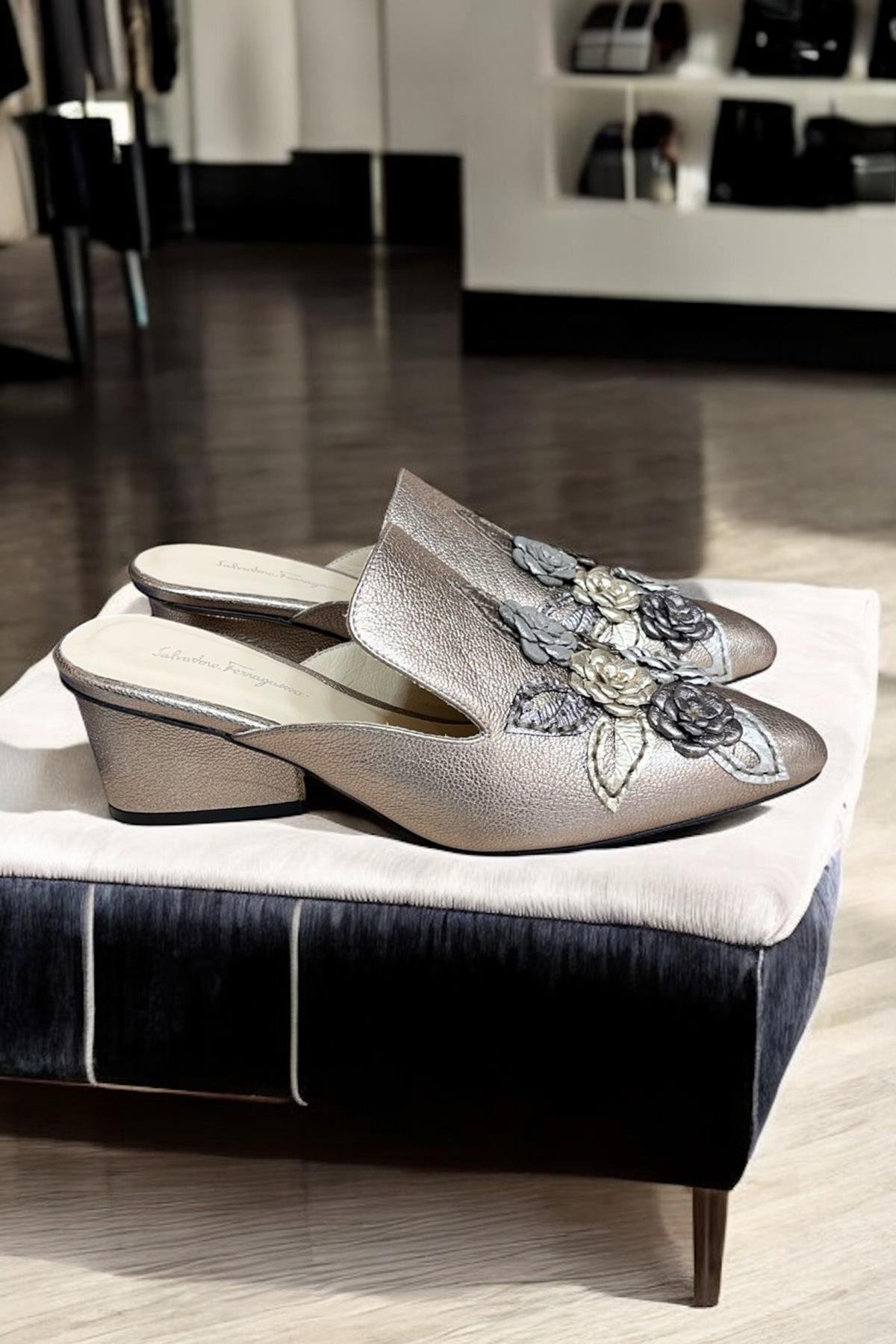 Bronz  Hakiki Deri Çiçek Motifli El Yapımı Terlik