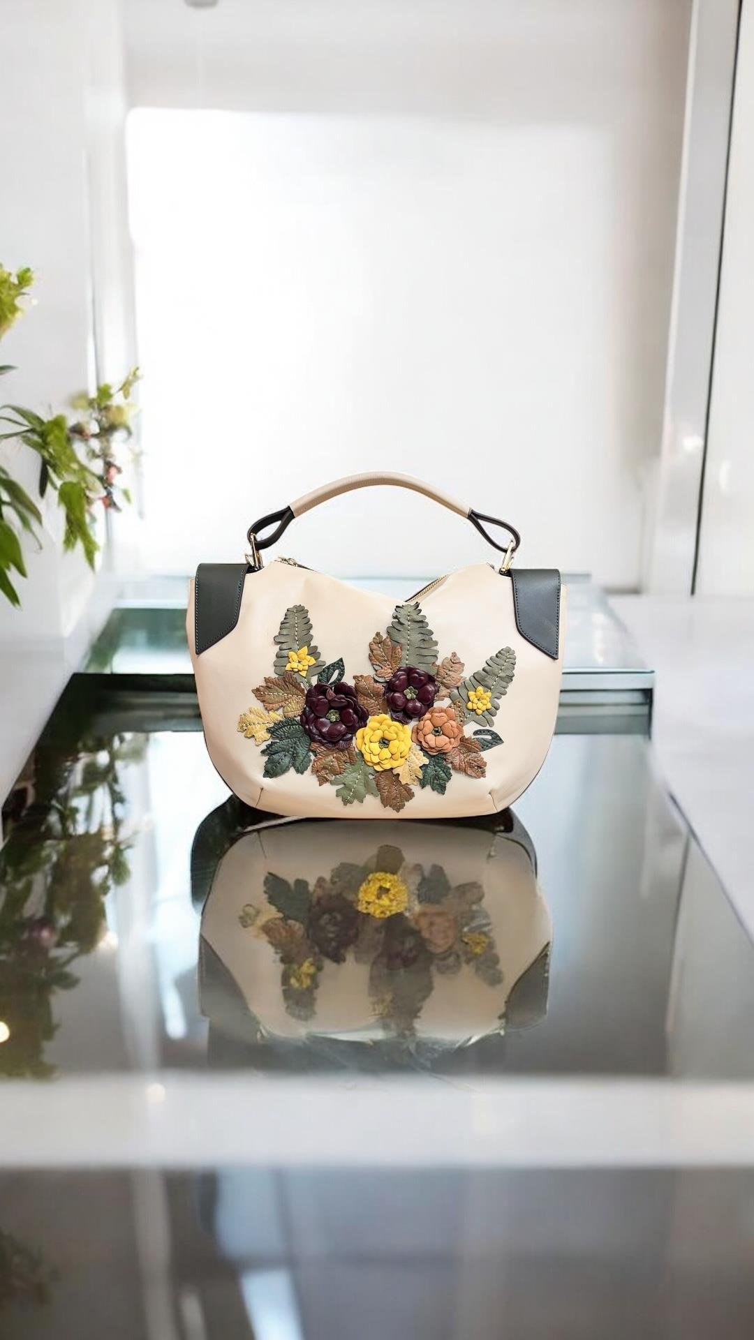Ekru  Hakiki Deri Çiçek Motifli El Yapımı Omuz ve El Çantası