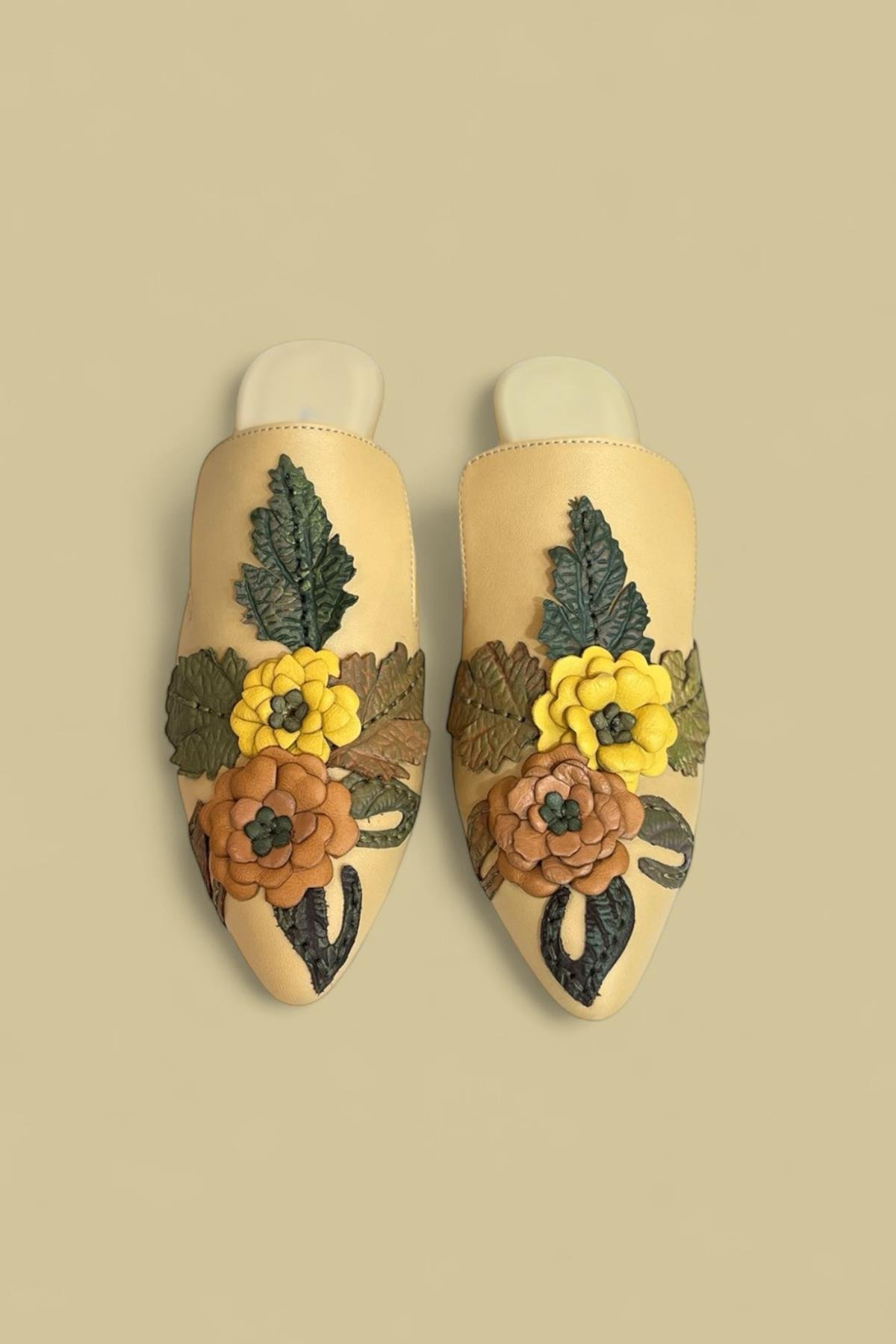 Fildişi Hakiki  Deri Çiçek Motifli El Yapımı Terlik 