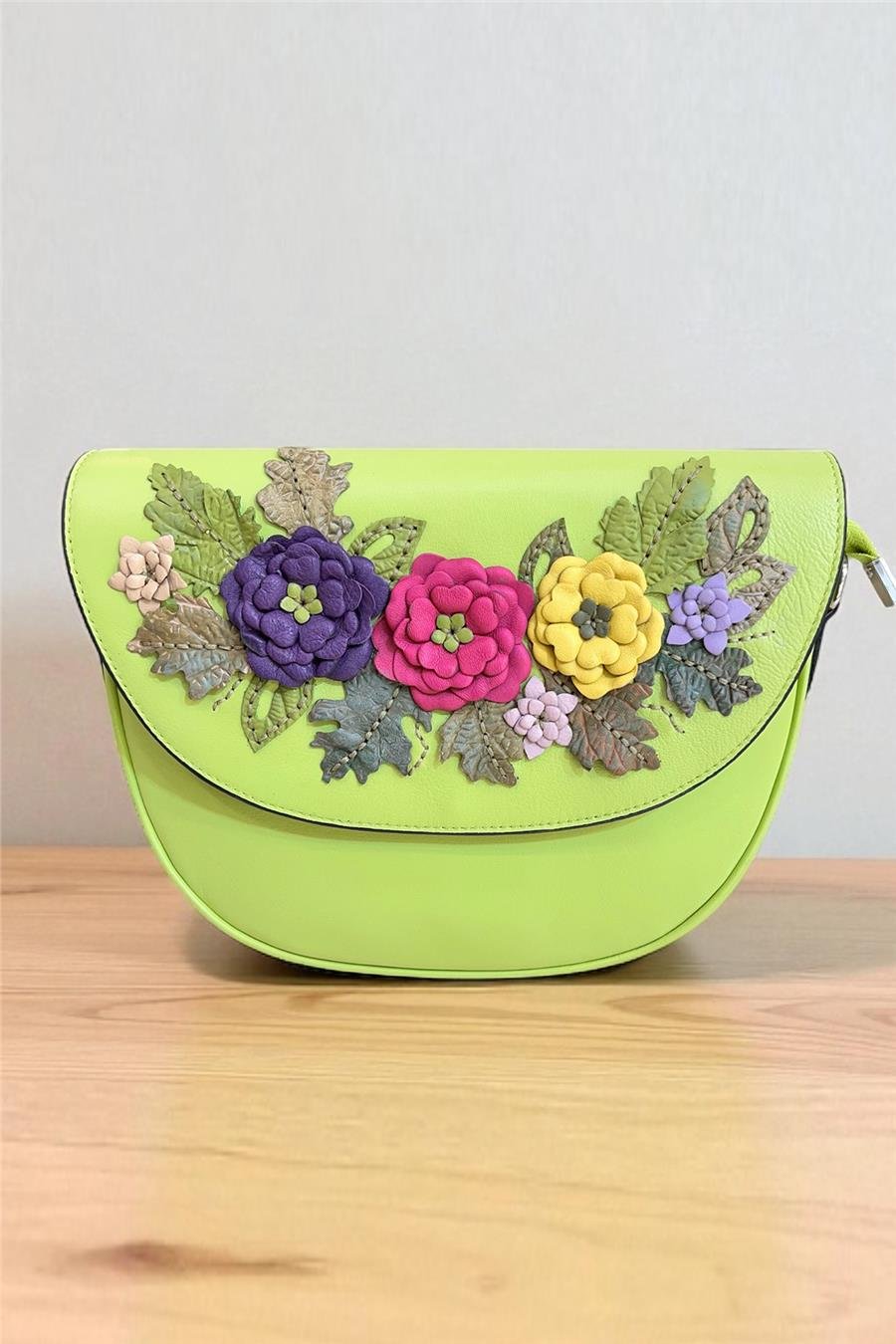 Fıstık Yeşili  Hakiki Deri Çiçek Motifli El  Yapımı Çapraz Çanta