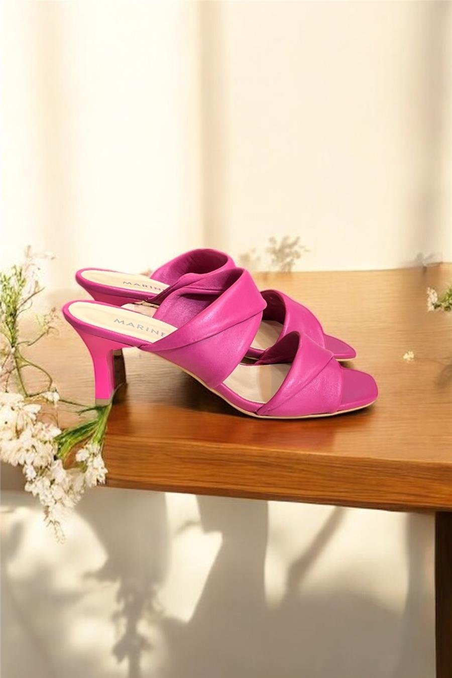 Fuşya Hakiki Deri Köşe Burun Çift Bant Topuklu Terlik 