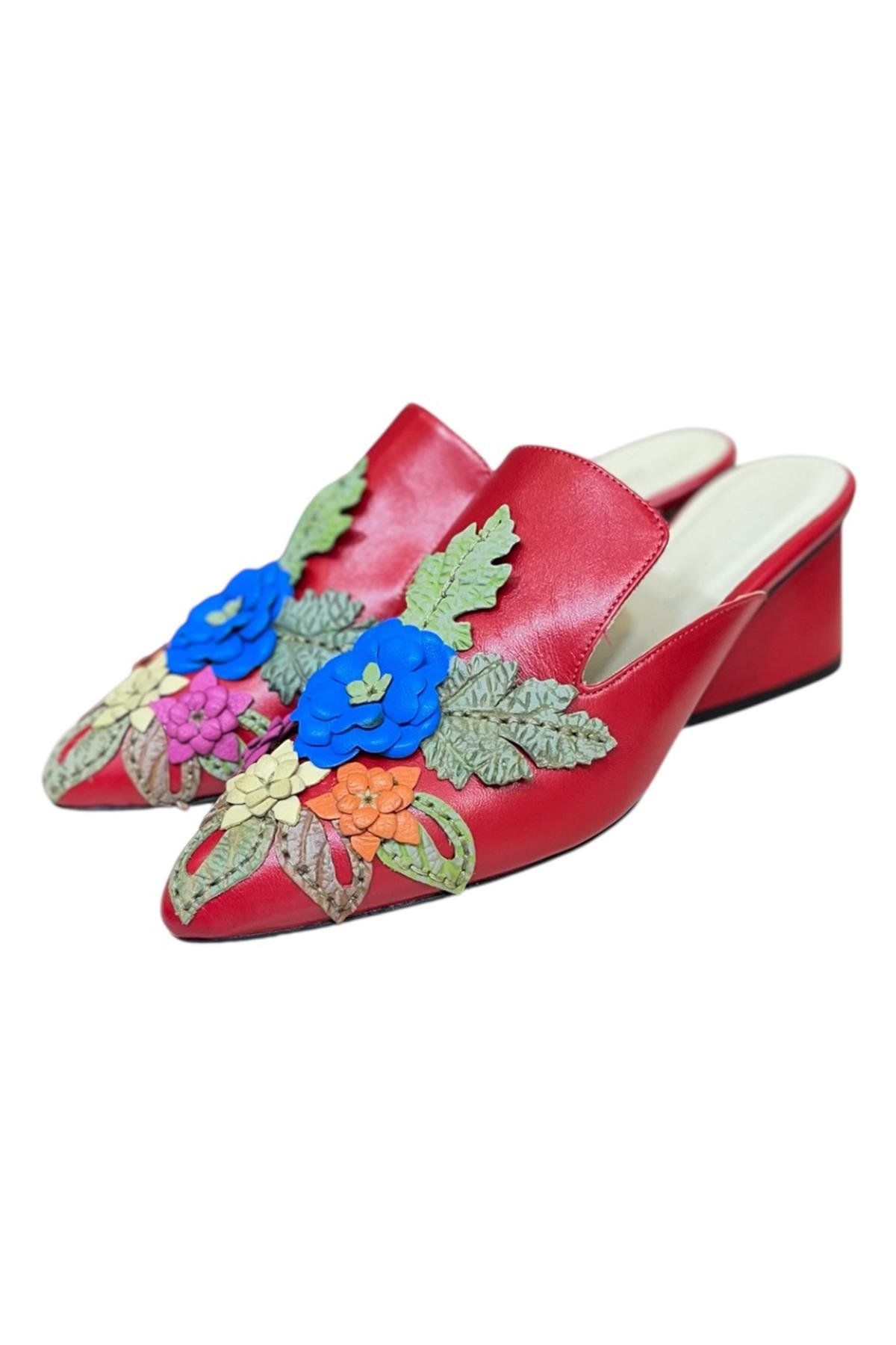 Kırmızı  Hakiki Deri Çiçek Motifli El Yapımı Terlik