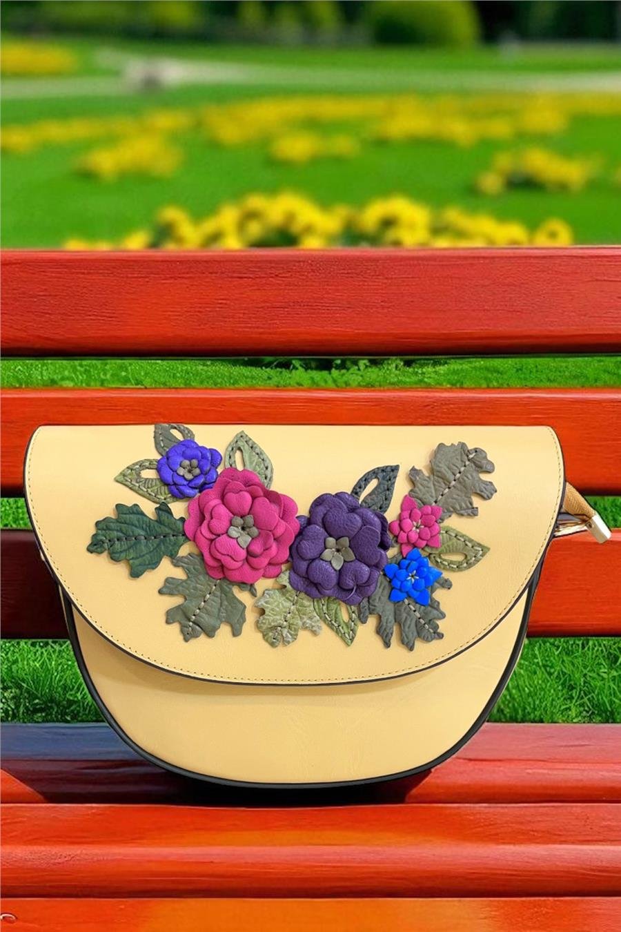 Krem Hakiki Deri Çiçek Motifli El Yapımı  Çapraz Çanta