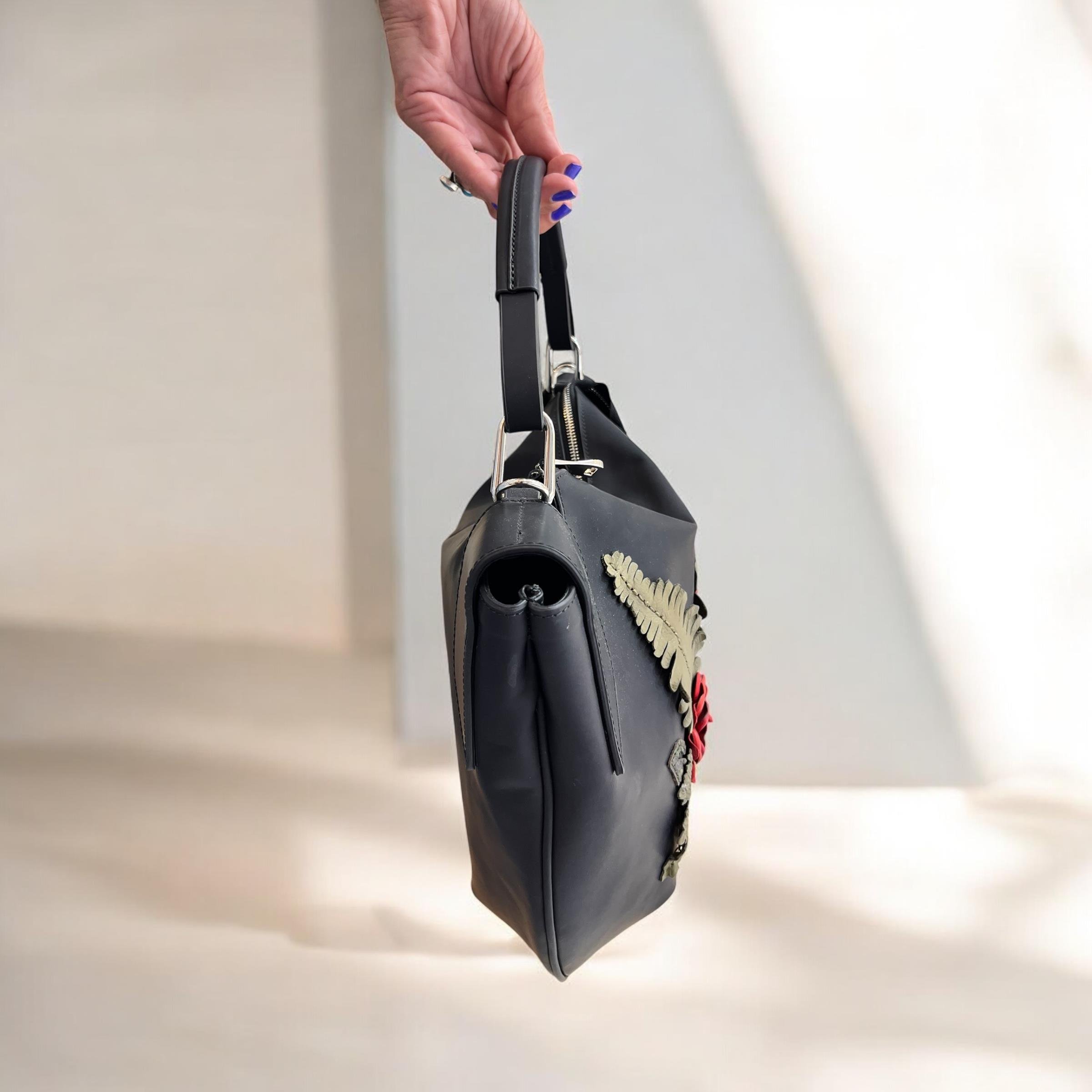 Mat Siyah Hakiki Deri Çiçek Motifli El Yapımı Omuz ve El Çantası