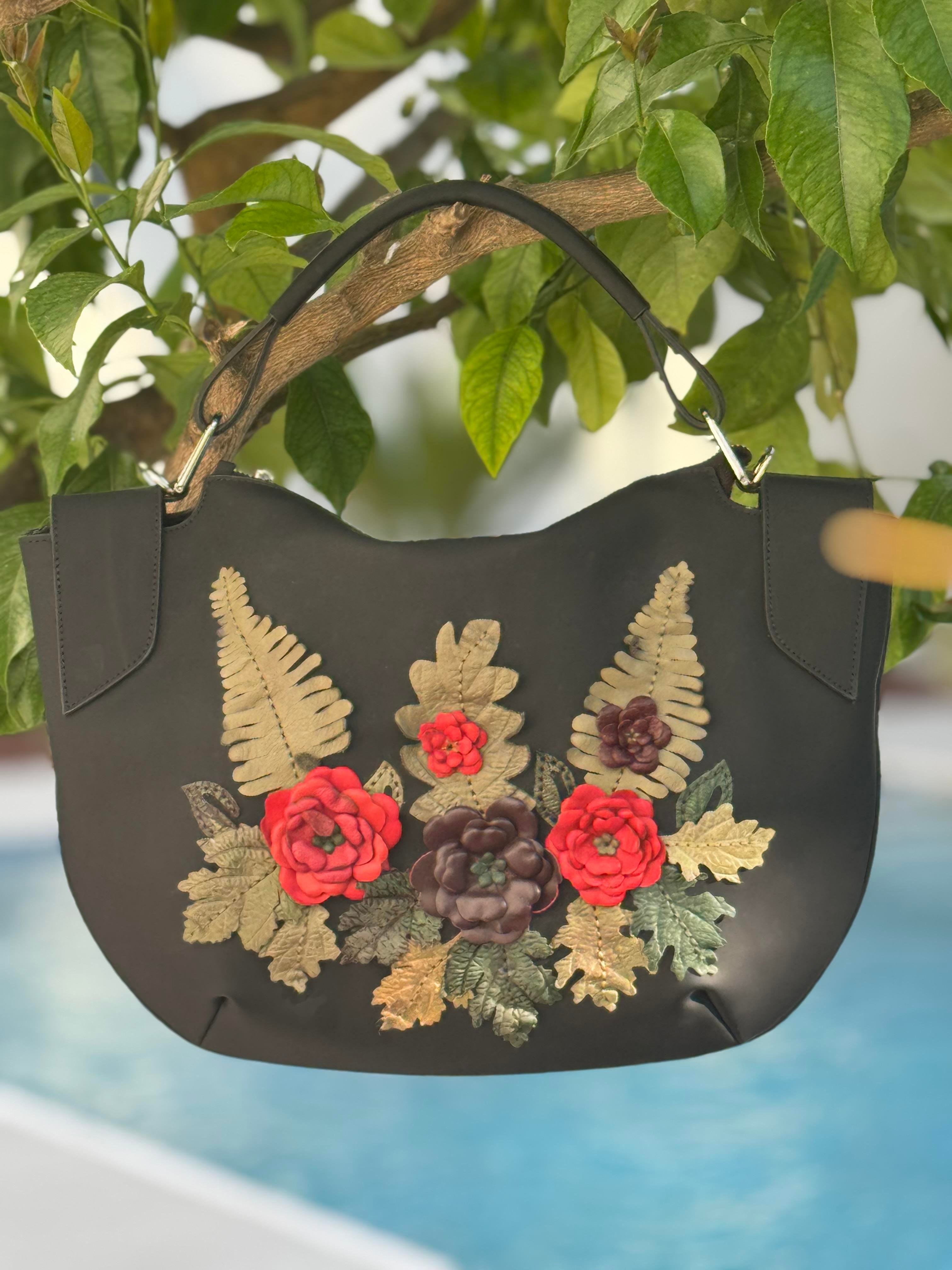 Mat Siyah Hakiki Deri Çiçek Motifli El Yapımı Omuz ve El Çantası