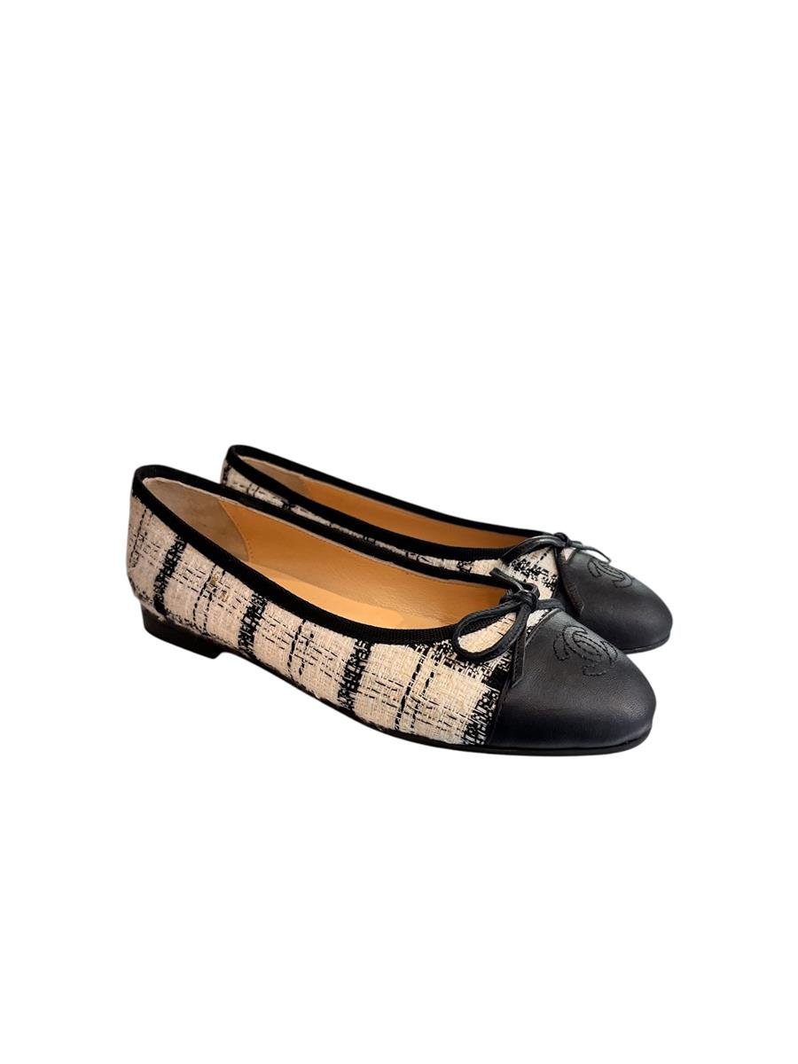 Siyah Beyaz Kumaş  Hakiki Deri Siyah Burun  Babet