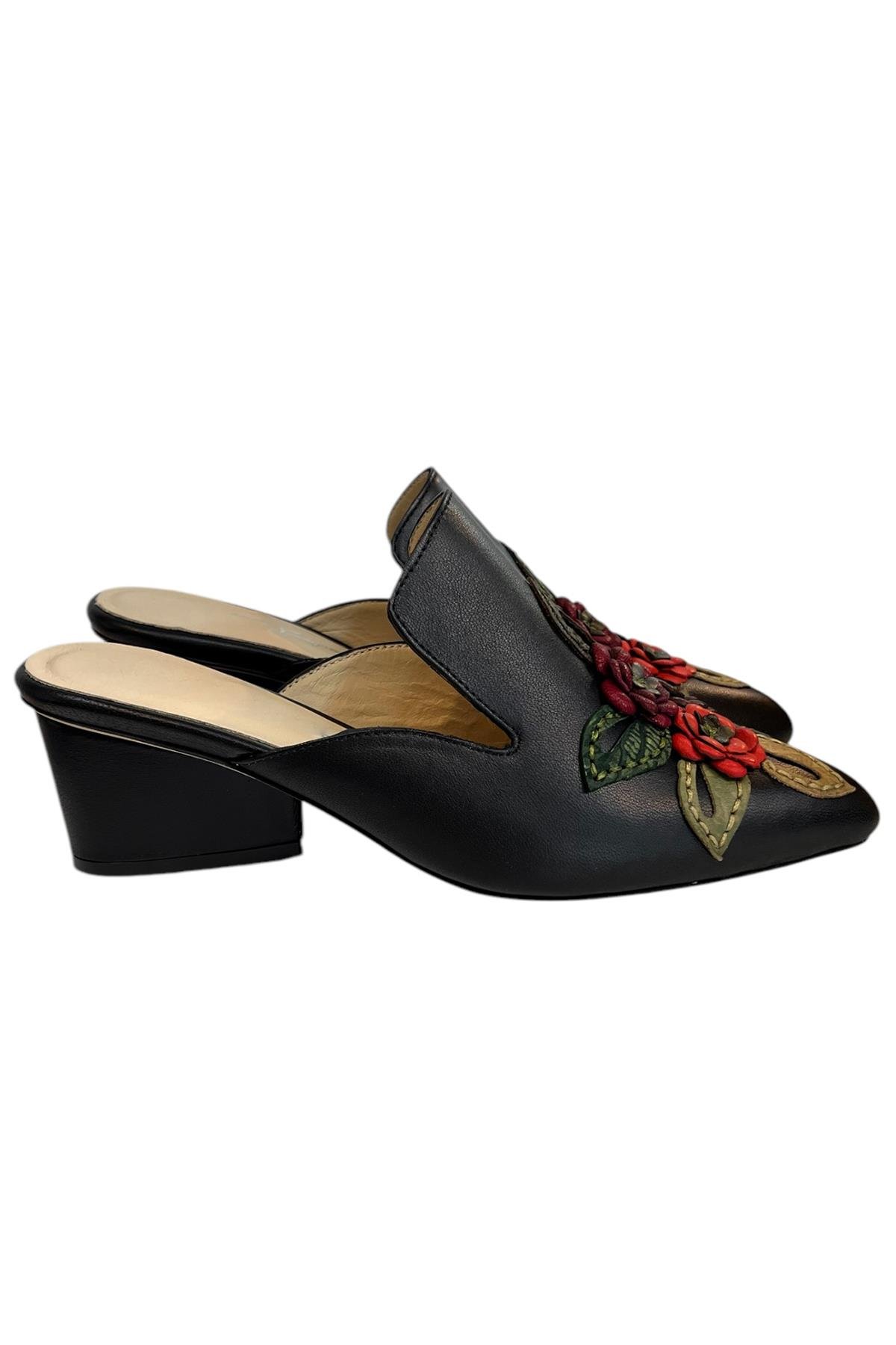 Siyah Hakiki  Deri Çiçek Motifli El Yapımı Terlik 