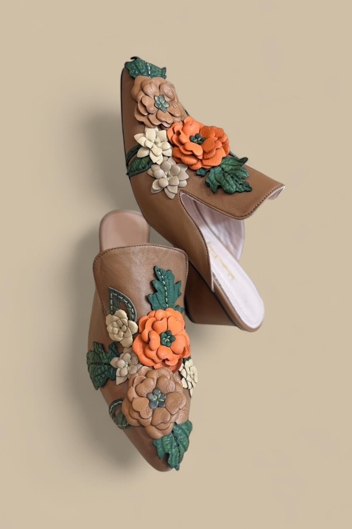 Taba Hakiki  Deri Çiçek Motifli El Yapımı Terlik 