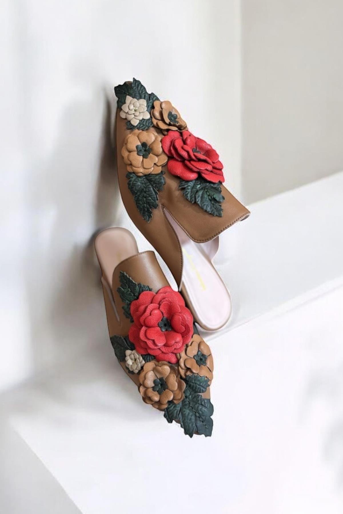 Taba Hakiki  Deri Çiçek Motifli El Yapımı Terlik 