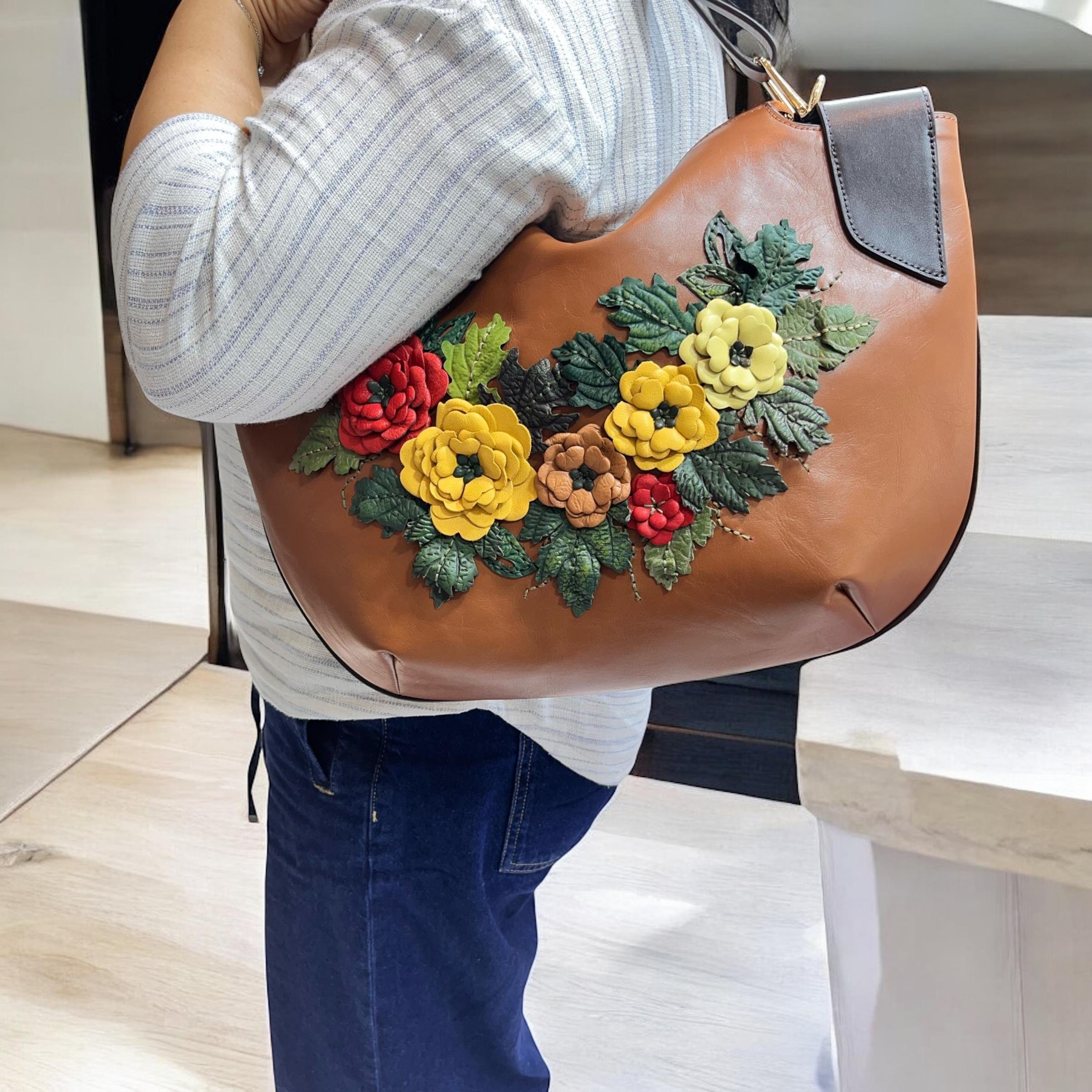 Taba  Hakiki Deri Çiçek Motifli El Yapımı Omuz ve El Çantası