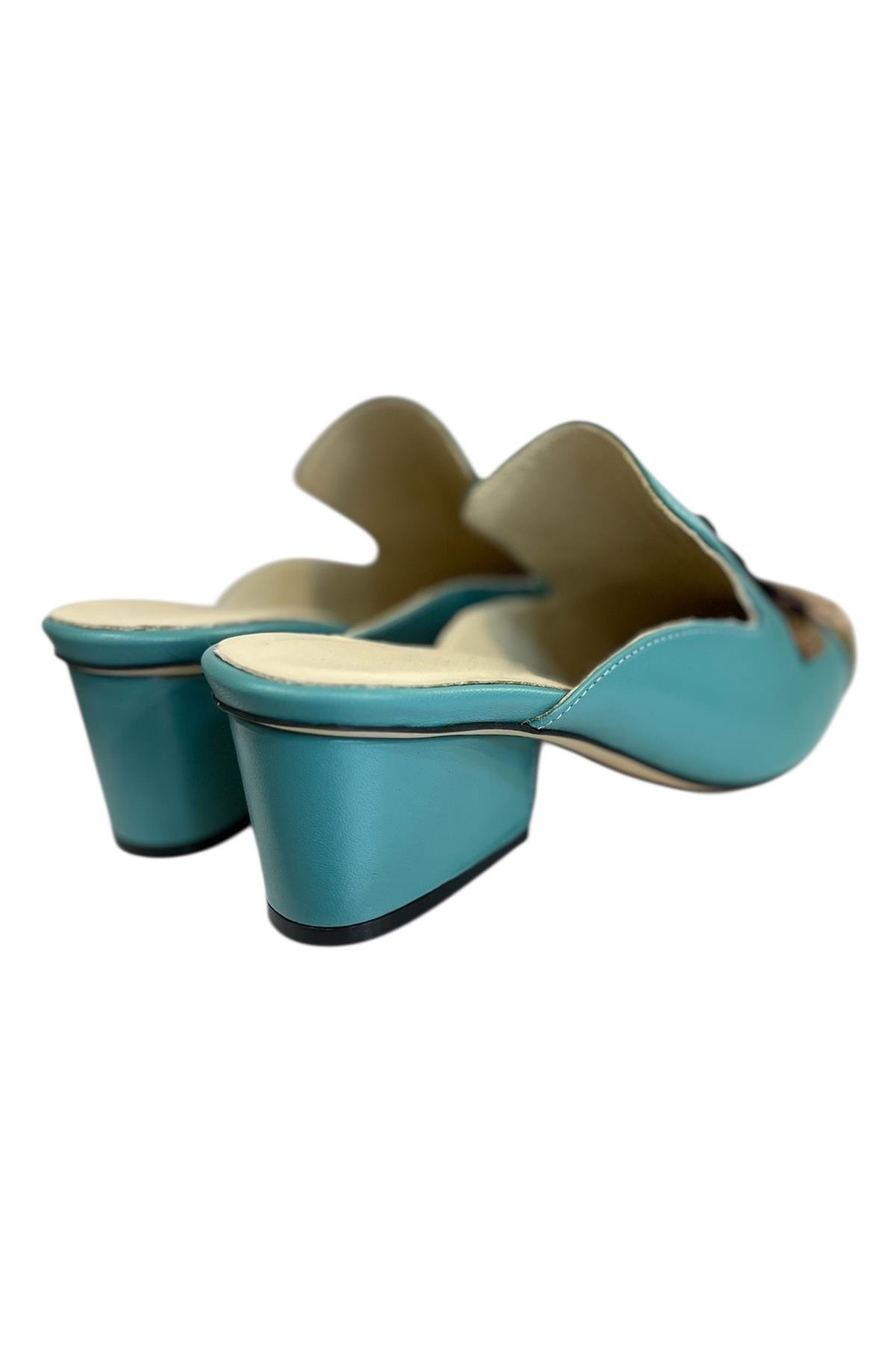 Turkuaz Hakiki  Deri Çiçek Motifli El Yapımı Terlik 