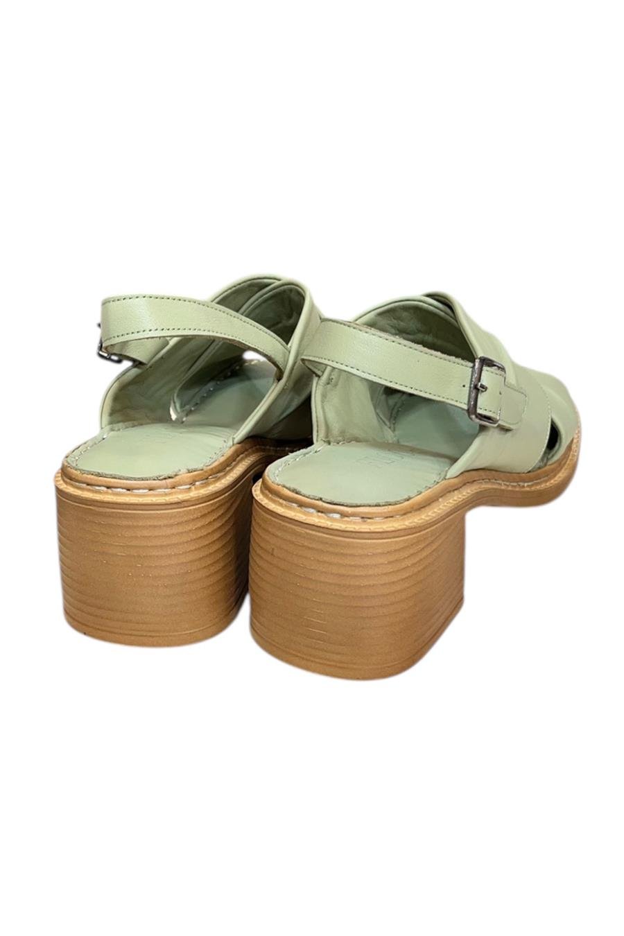 Yeşil Hakiki Deri Çapraz Bantlı Puf Taban Topuklu Sandalet 