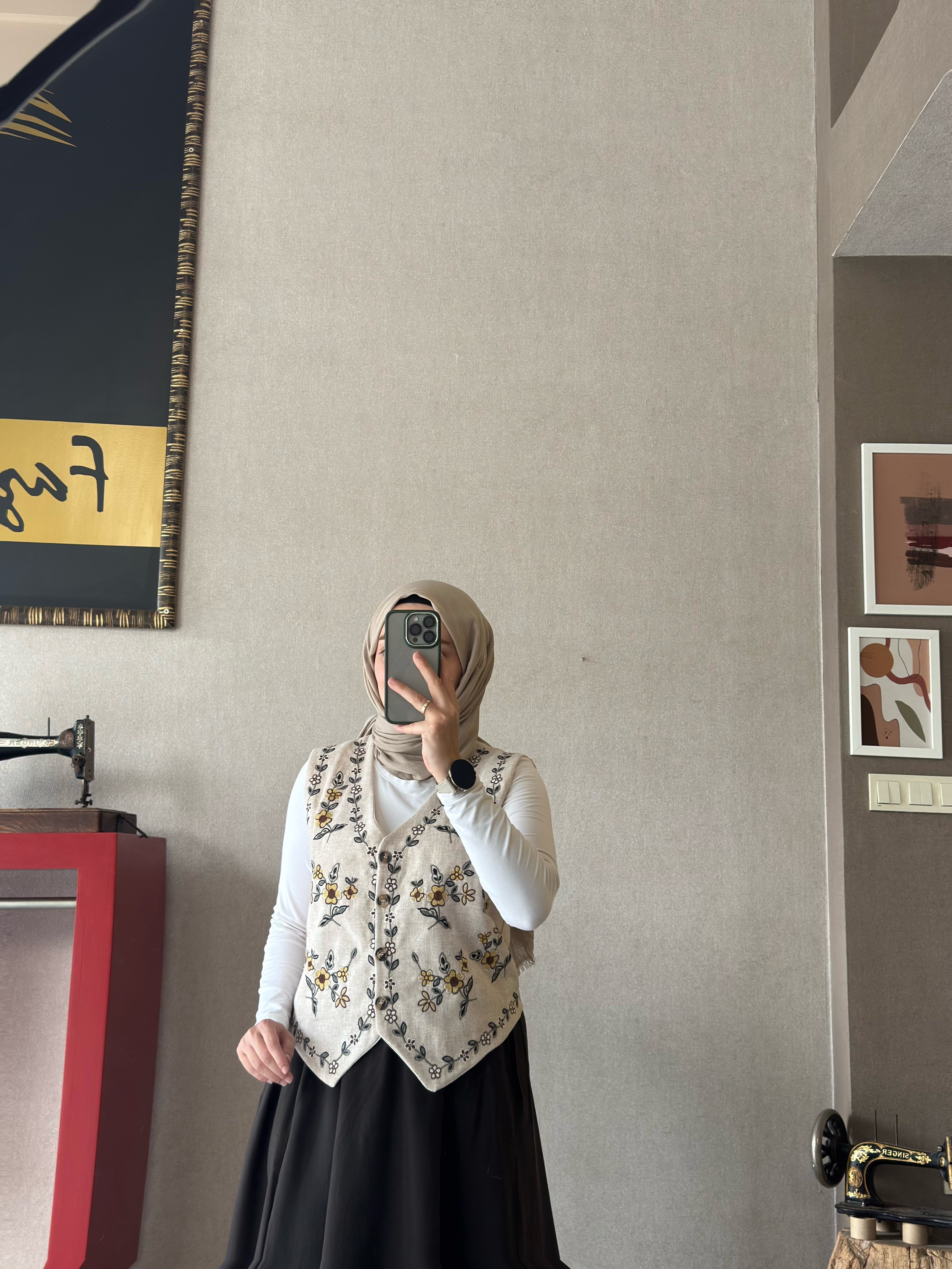 Çiçekli bej yelek - 1140