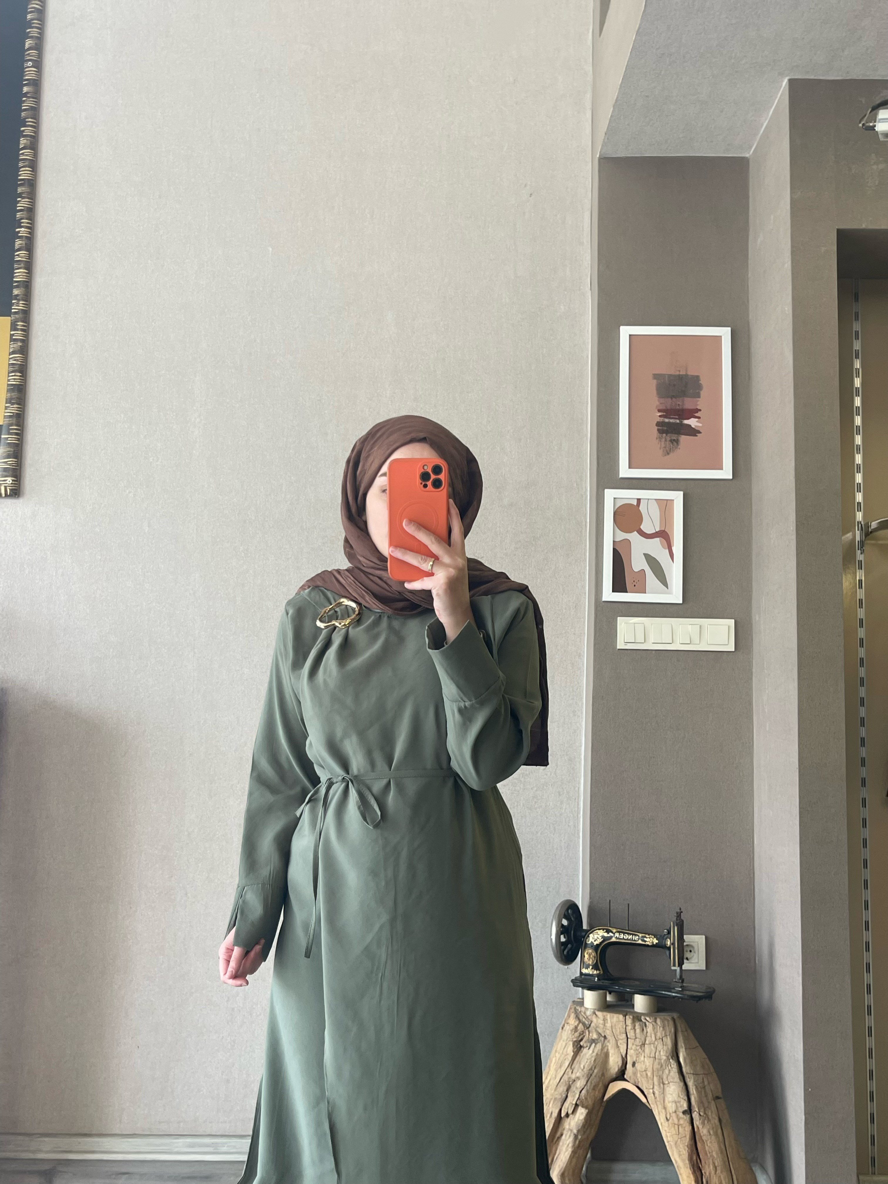 Toka detaylı yeşil elbise - 1081