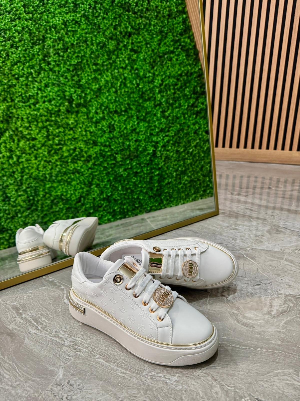 VENÜS BASKILI BEYAZ ŞIK SPOR
