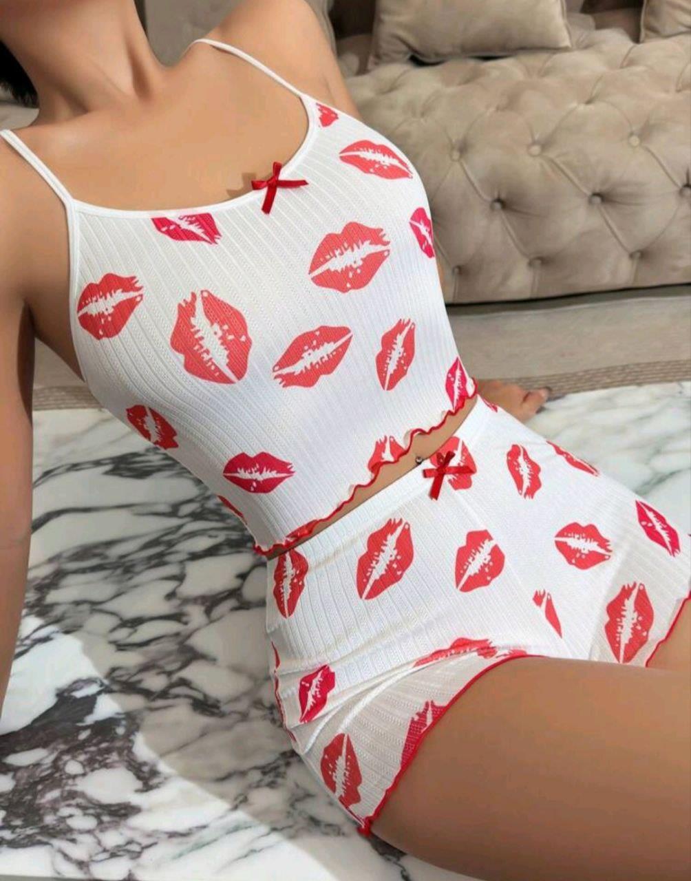 Kadın Beyaz Dudak Desenli Seksi Gecelik Takım