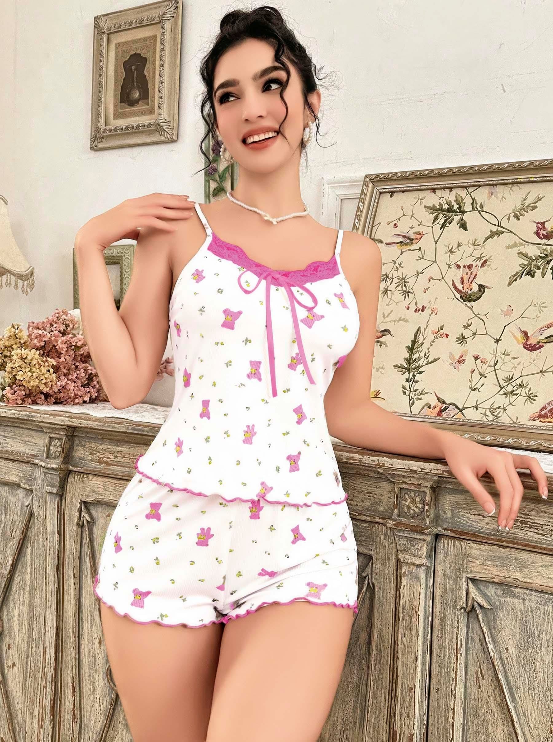 Kadın Beyaz Gül ve Vişne Desenli Şortlu Gecelik Takım 5023