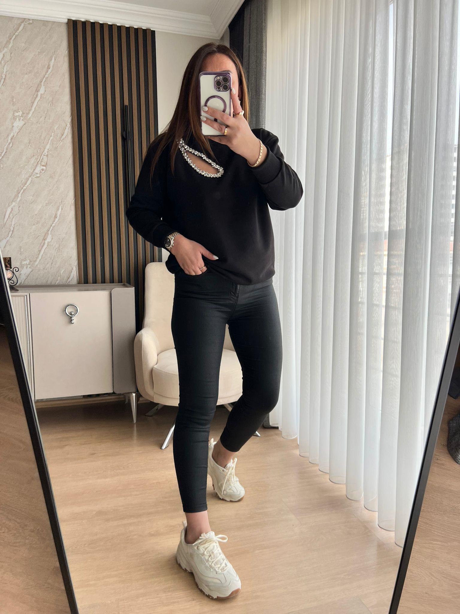 TAŞLI PENCERELİ SWEAT SİYAH - 1232