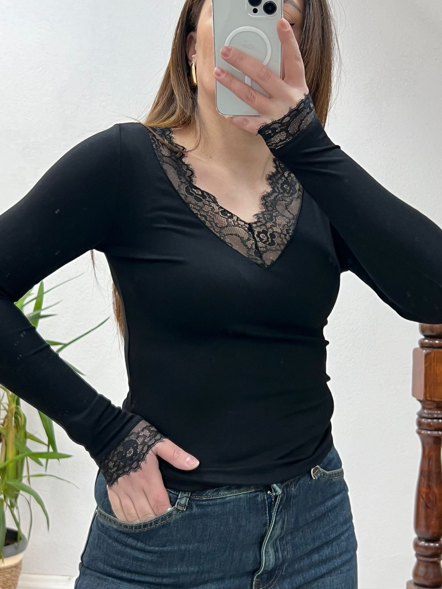 V YAKA DANTEL DETAY BLUZ SİYAH - 1285
