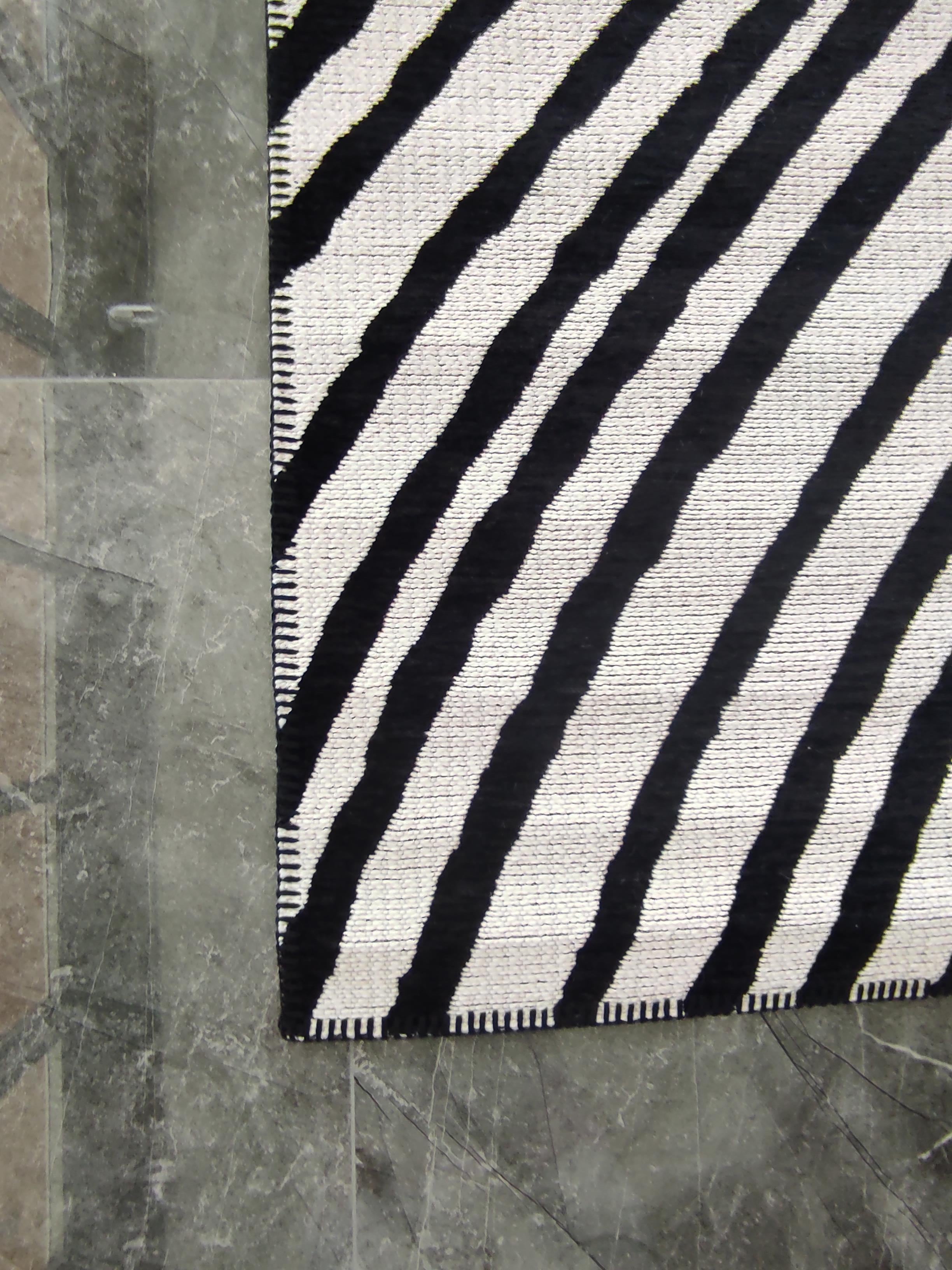 MODERN ZARİF DOKUMA KİLİM  SİYAH BEYAZ 240*305