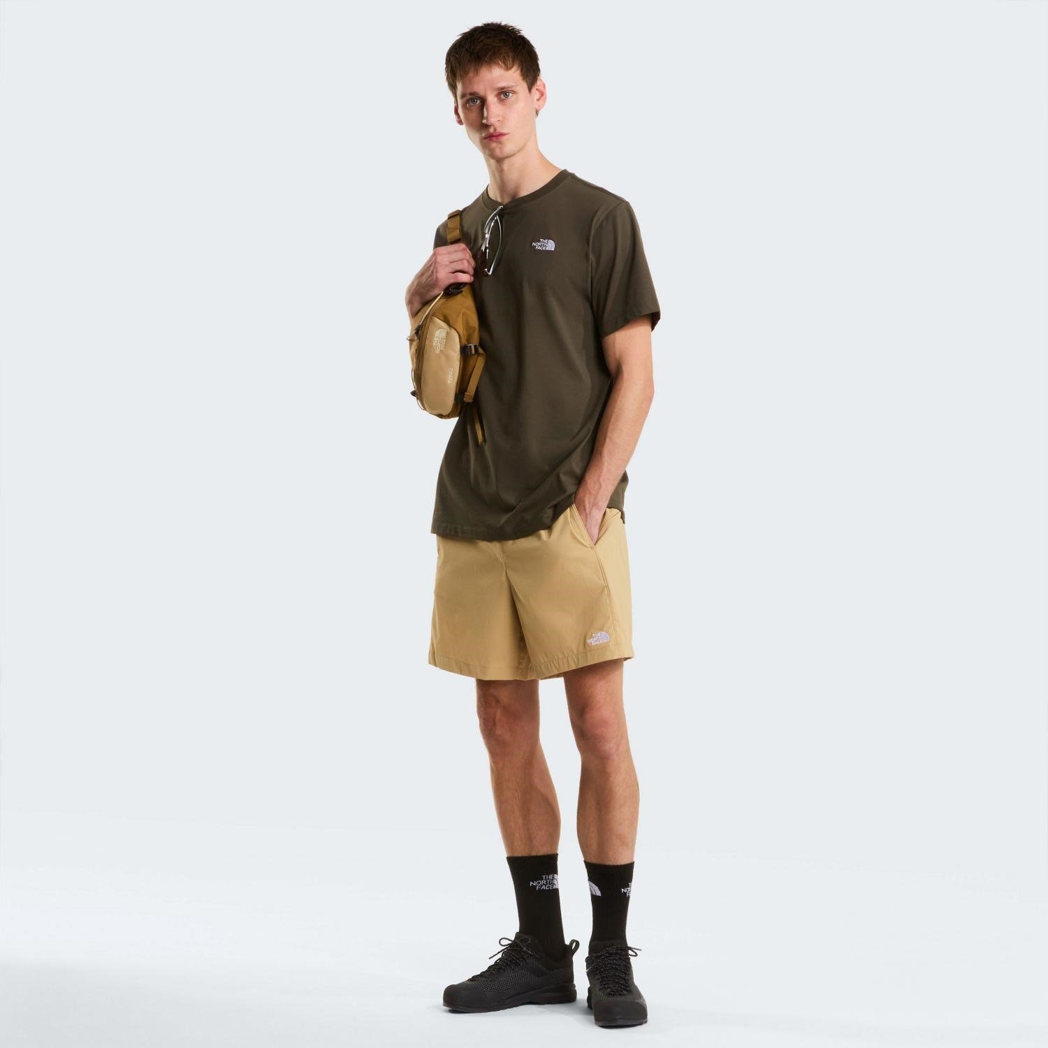 The North Face M EVOLUTION SIMPLE DOME REGULAR SHORT SL Erkek Tişört NF0A8CZ221L1