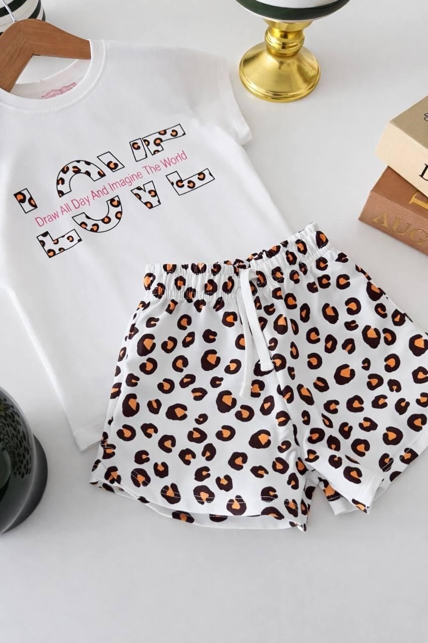 %100 PAMUKLU BEYAZ TİŞÖRT VE LEOPAR DESENLİ ŞORT KIZ ÇOCUK TAKIM
